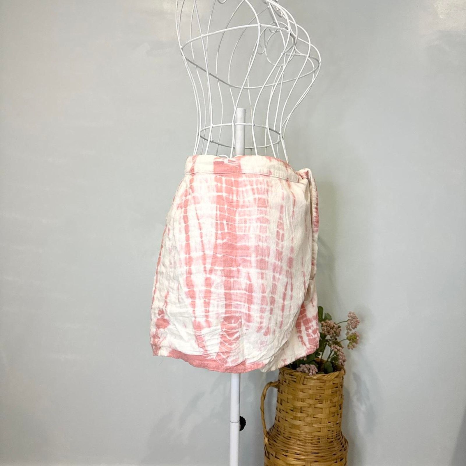 Free People free people ‘Rosie’ tie dye pink and white sarong wrap skirt Size 26" / US 2 / IT 38 - 3 Thumbnail