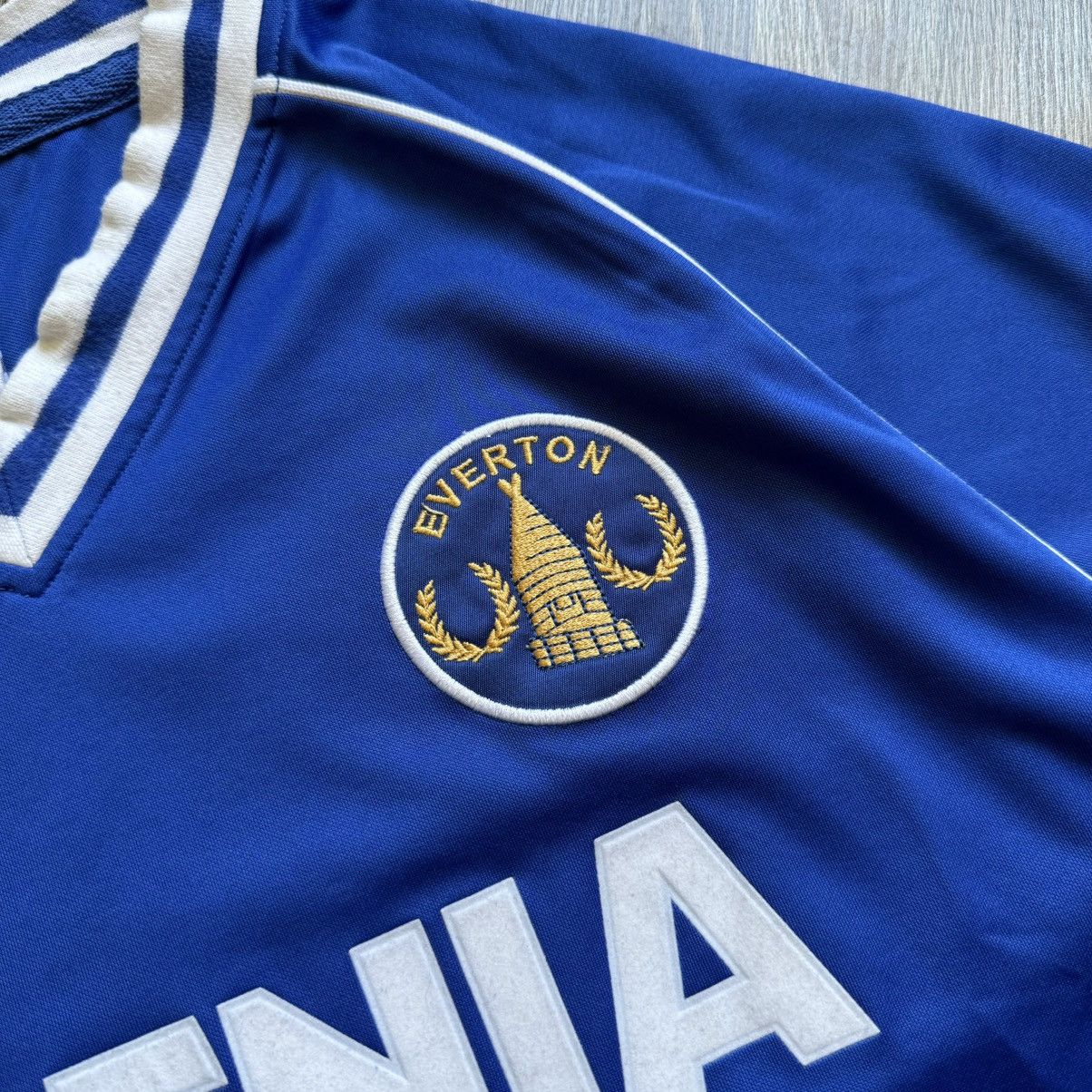 Other Score Draw Retro Everton Soccer Jersey Size US L / EU 52-54 / 3 - 5 Thumbnail