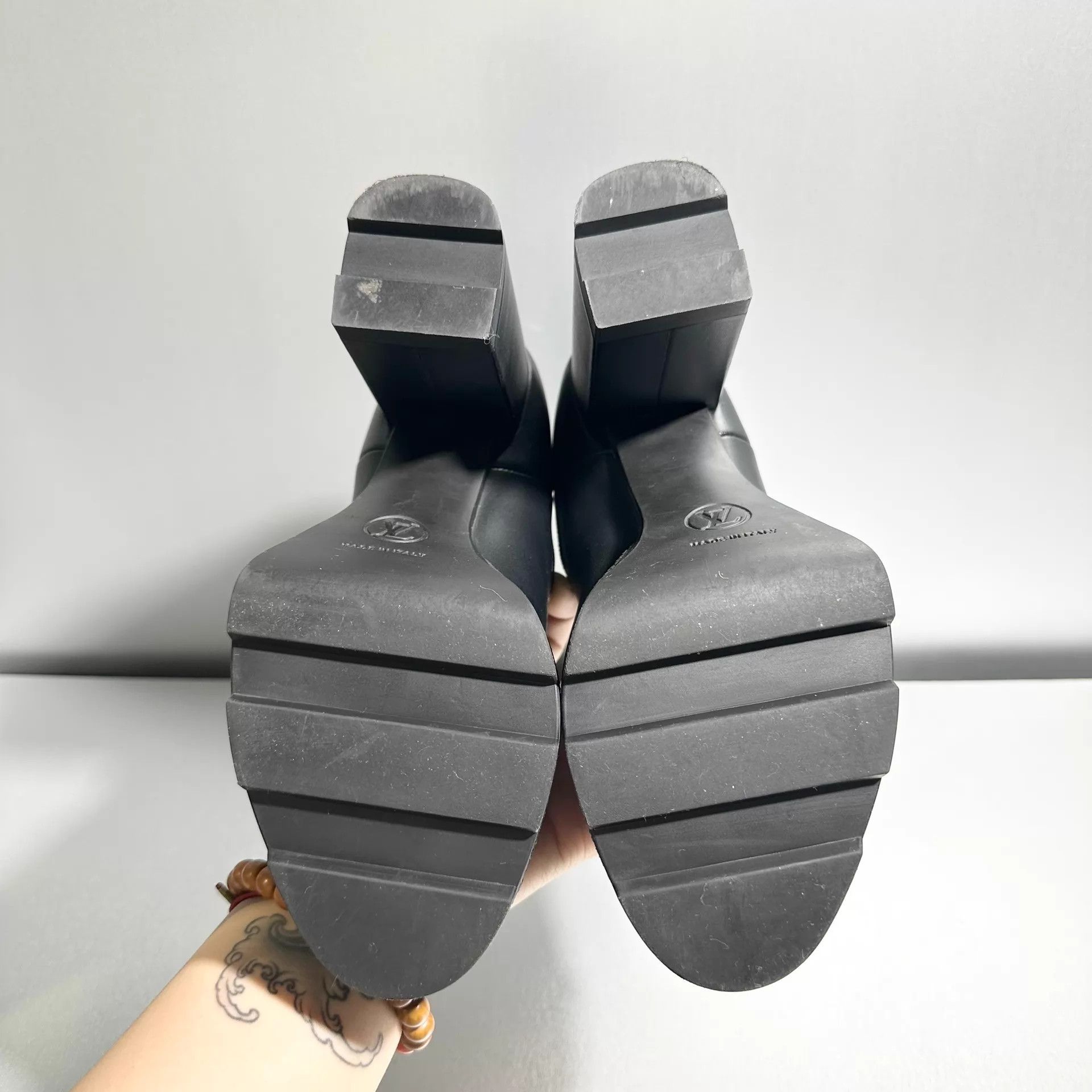 Louis Vuitton Louis Vuitton Monogram Loop Chelsea Boot Wmns EUR 38 Size US 7.5 / IT 37.5 - 4 Thumbnail