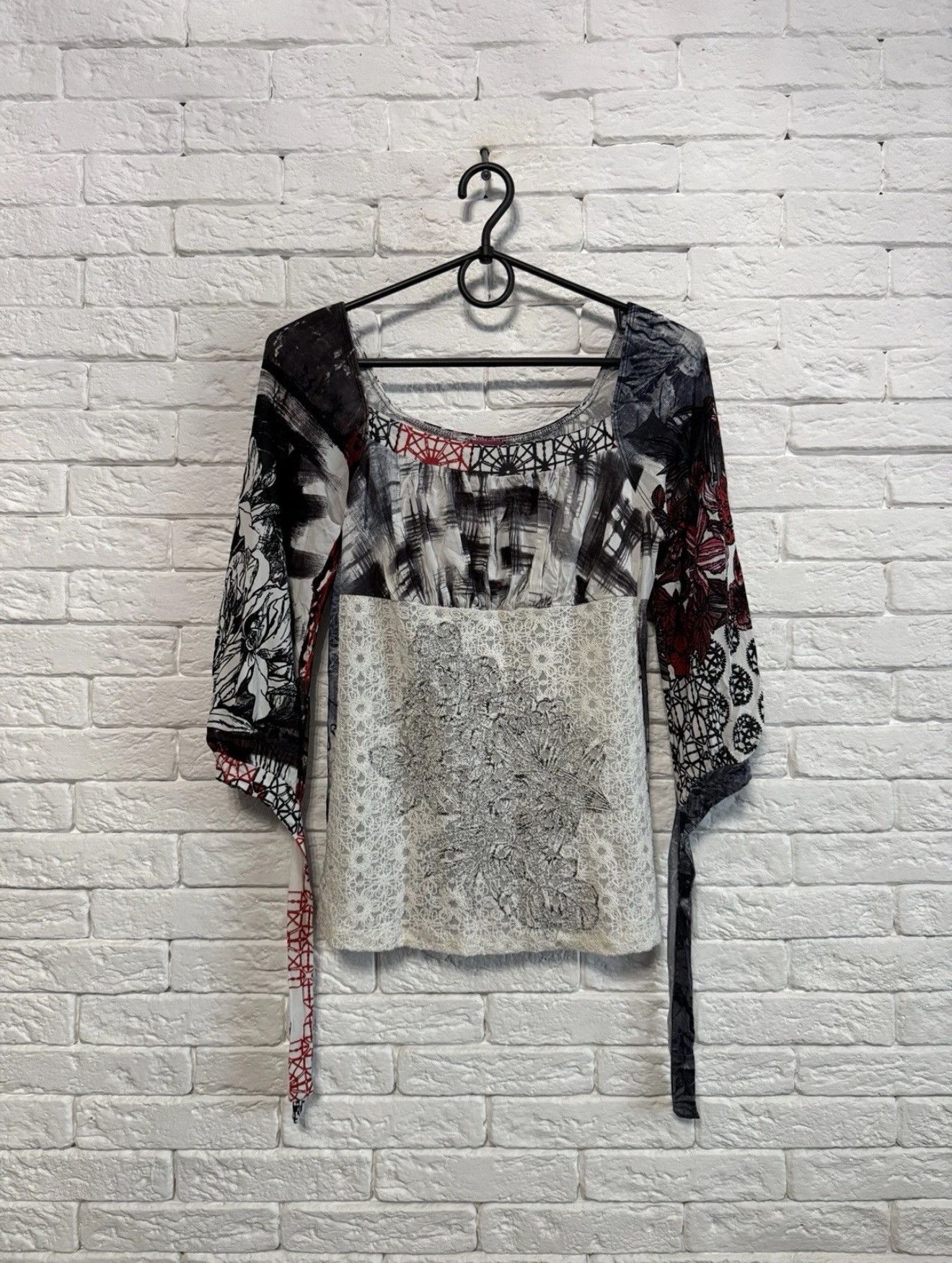 Other Save The Queen Mesh Avantgarde Y2K Geometric Top Sz L Size L / US 10 / IT 46 - 1 Thumbnail