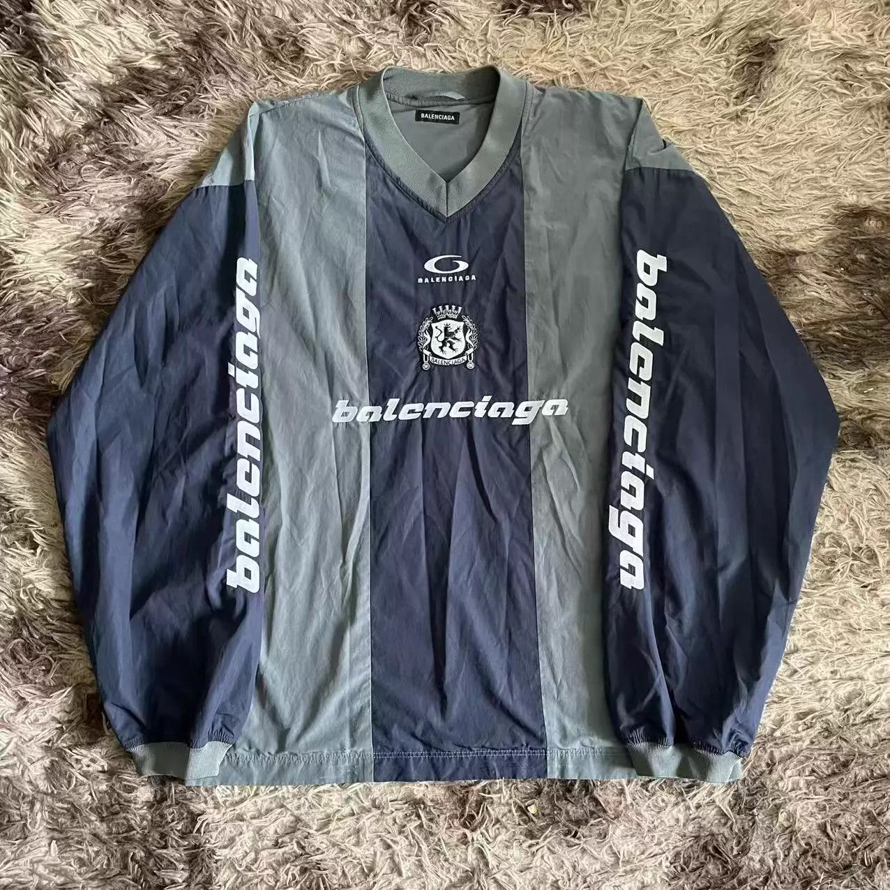Balenciaga Balenciaga 26 Spring Loop Man Utd Embroidered Sweatshirt XS Size US XS / EU 42 / 0 - 1 Thumbnail