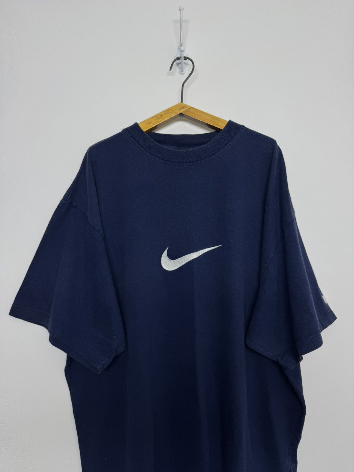 Nike Vintage Y2k Nike Center Big Swoosh Logo T-Shirt Size US XL / EU 56 / 4 - 4 Thumbnail