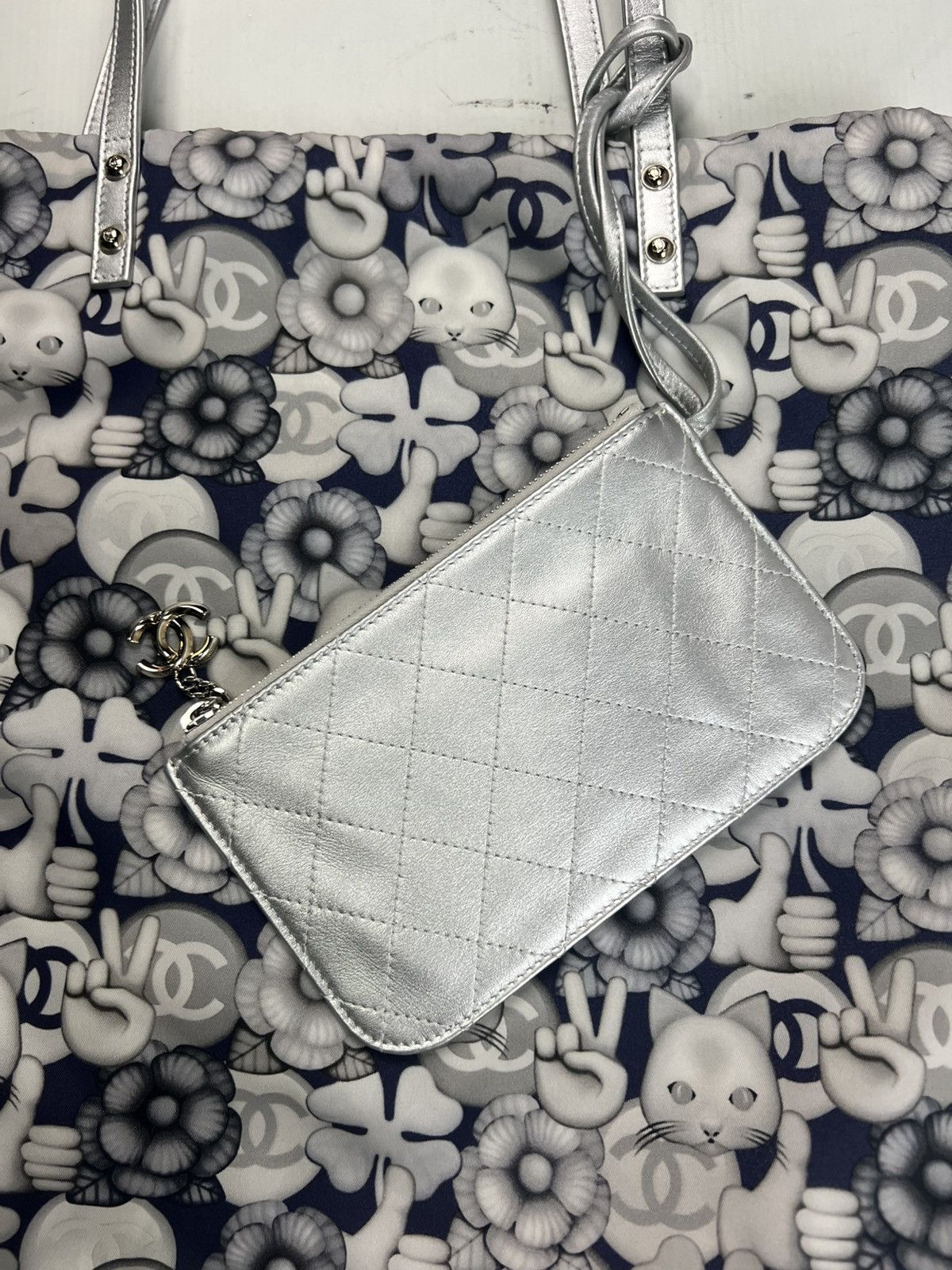 Chanel CHANEL AW16 RUNWAY CAT EMOJI SHOPPING TOTE BAG SZ:OS Size ONE SIZE - 9 Thumbnail