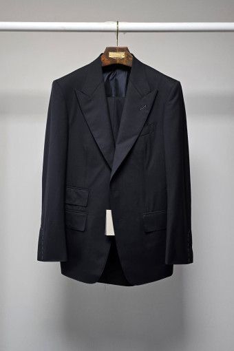 o1sm1stk0824 Windsor Solid Two-Piece Suit in Dark Navy