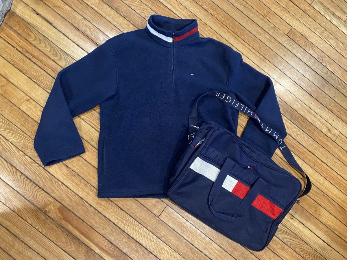 Tommy Hilfiger Tommy fleece + free duffle bag xl Size US XL / EU 56 / 4 - 1 Thumbnail