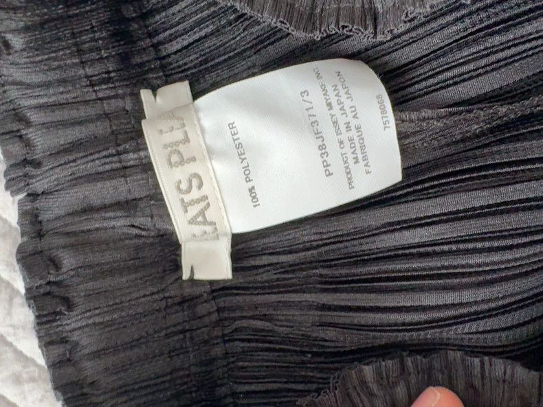 Issey Miyake issey miyake size:3 Black pleated shorts Size US 26 / EU 42 - 2 Thumbnail