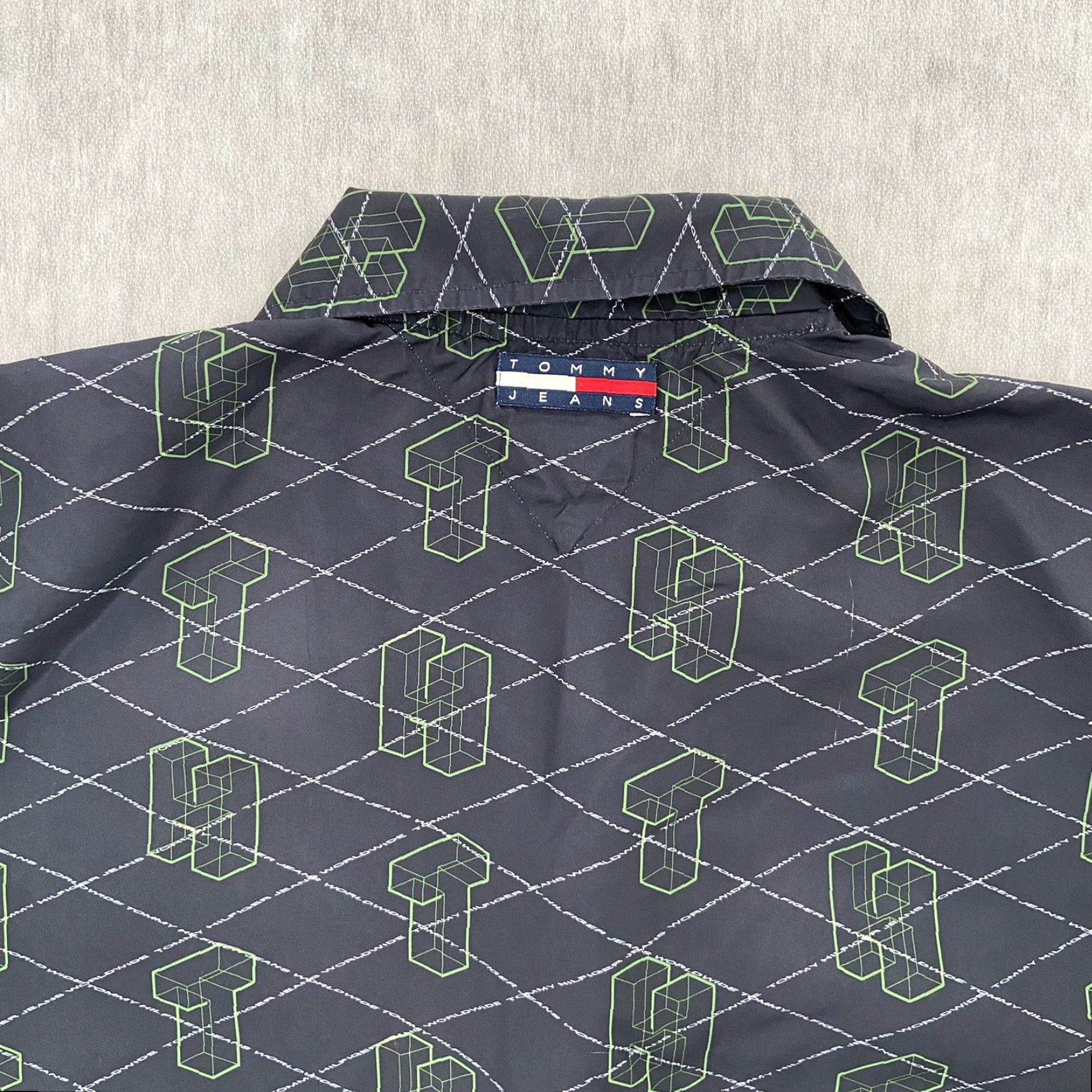 Tommy Hilfiger VINTAGE Tommy Hilfiger Shirt Adult Extra Large XL All Over Print Button Up Blue Y2K Size US XL / EU 56 / 4 - 4 Thumbnail