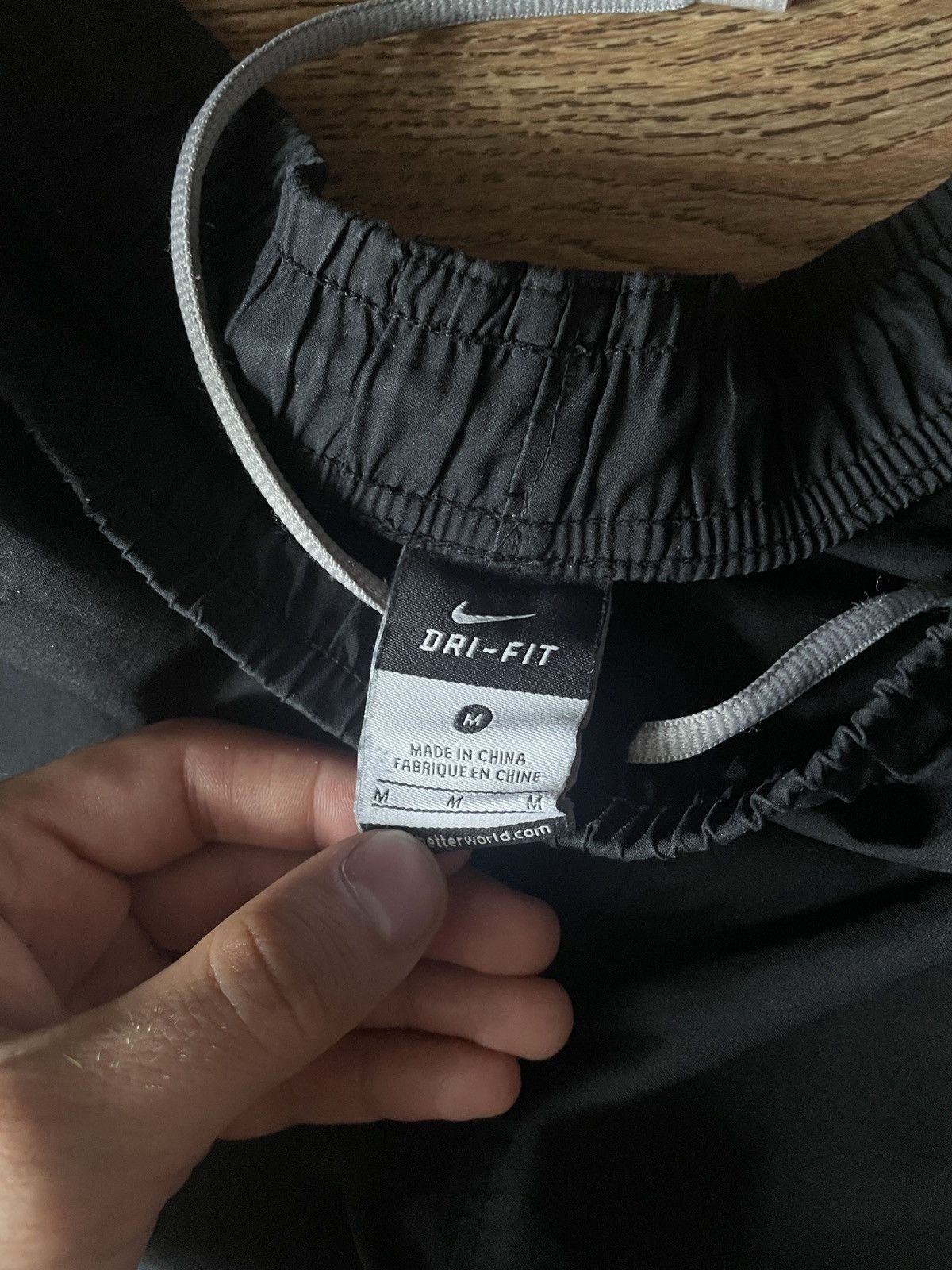 Nike Vintage Nike shorts streetwear swoosh casual y2k size M Size US 32 / EU 48 - 4 Thumbnail