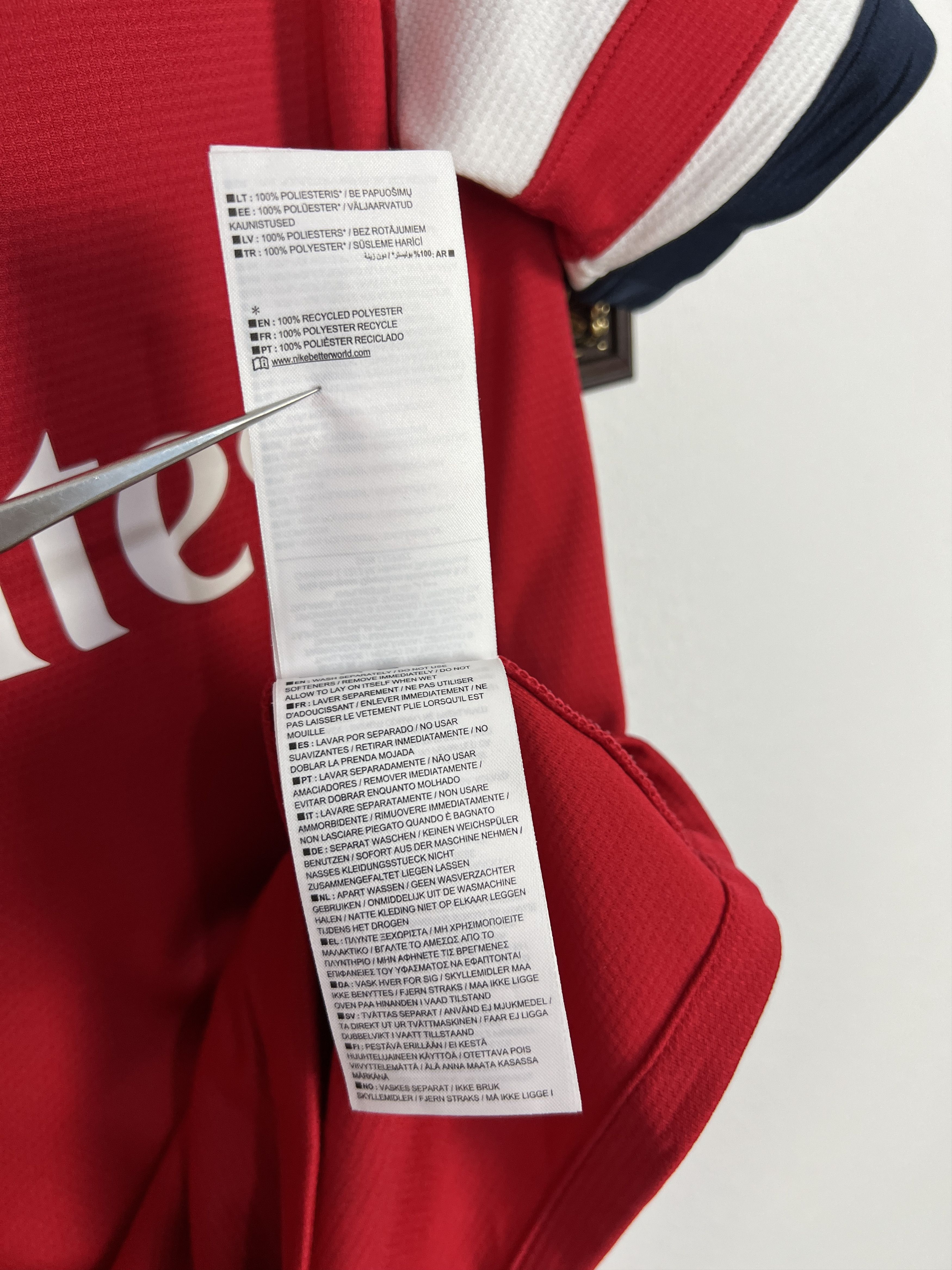 Nike Arsenal Home football shirt 2012 #5 Vermaelen Nike Boys 12 Size US XS / EU 42 / 0 - 10 Thumbnail