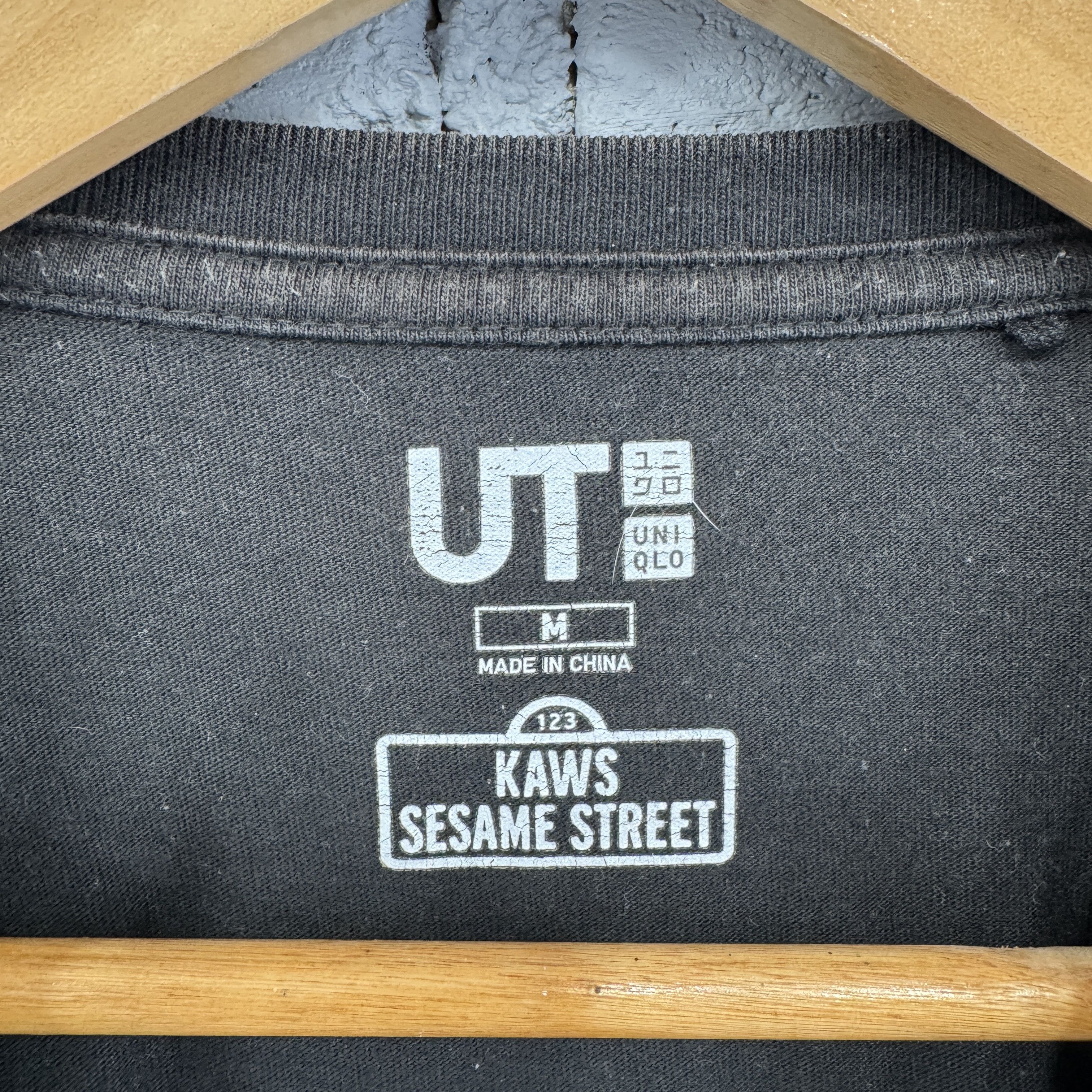 Uniqlo KAWS x Uniqlo x Sesame Street Cookie Monster Sunfaded Tee Size US M / EU 48-50 / 2 - 6 Thumbnail