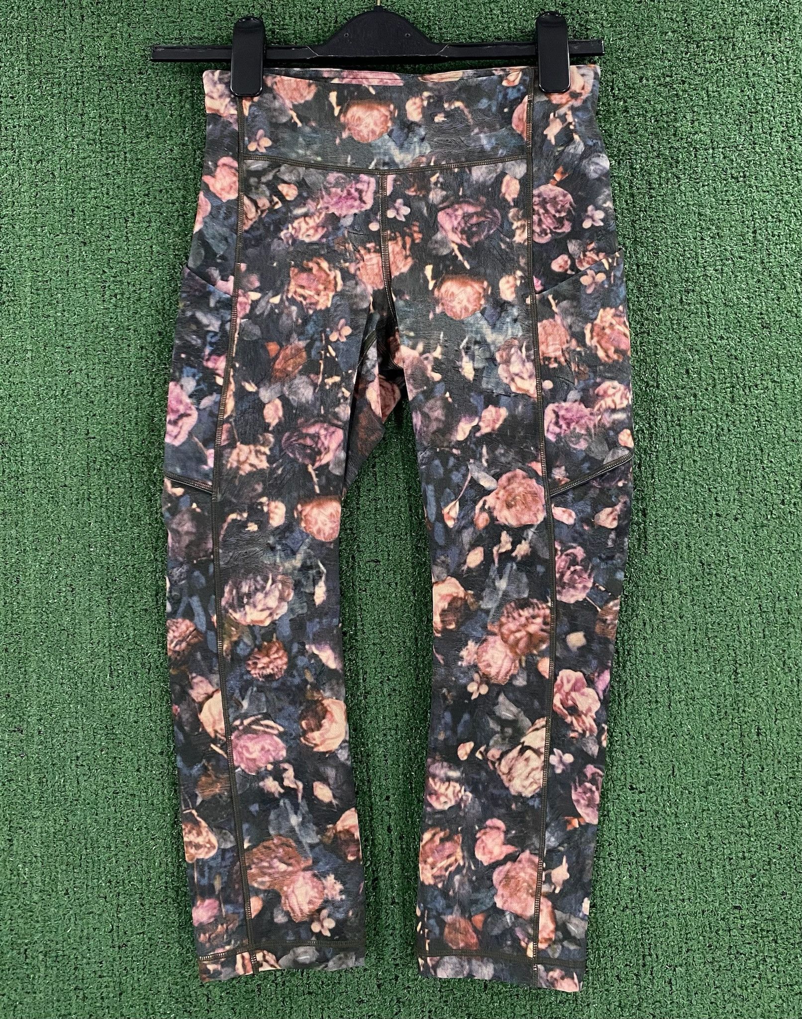 Lululemon Lululemon Speed Up Frosted Rose Floral Cropped Legging 4 Size 26" / US 2 / IT 38 - 1 Thumbnail