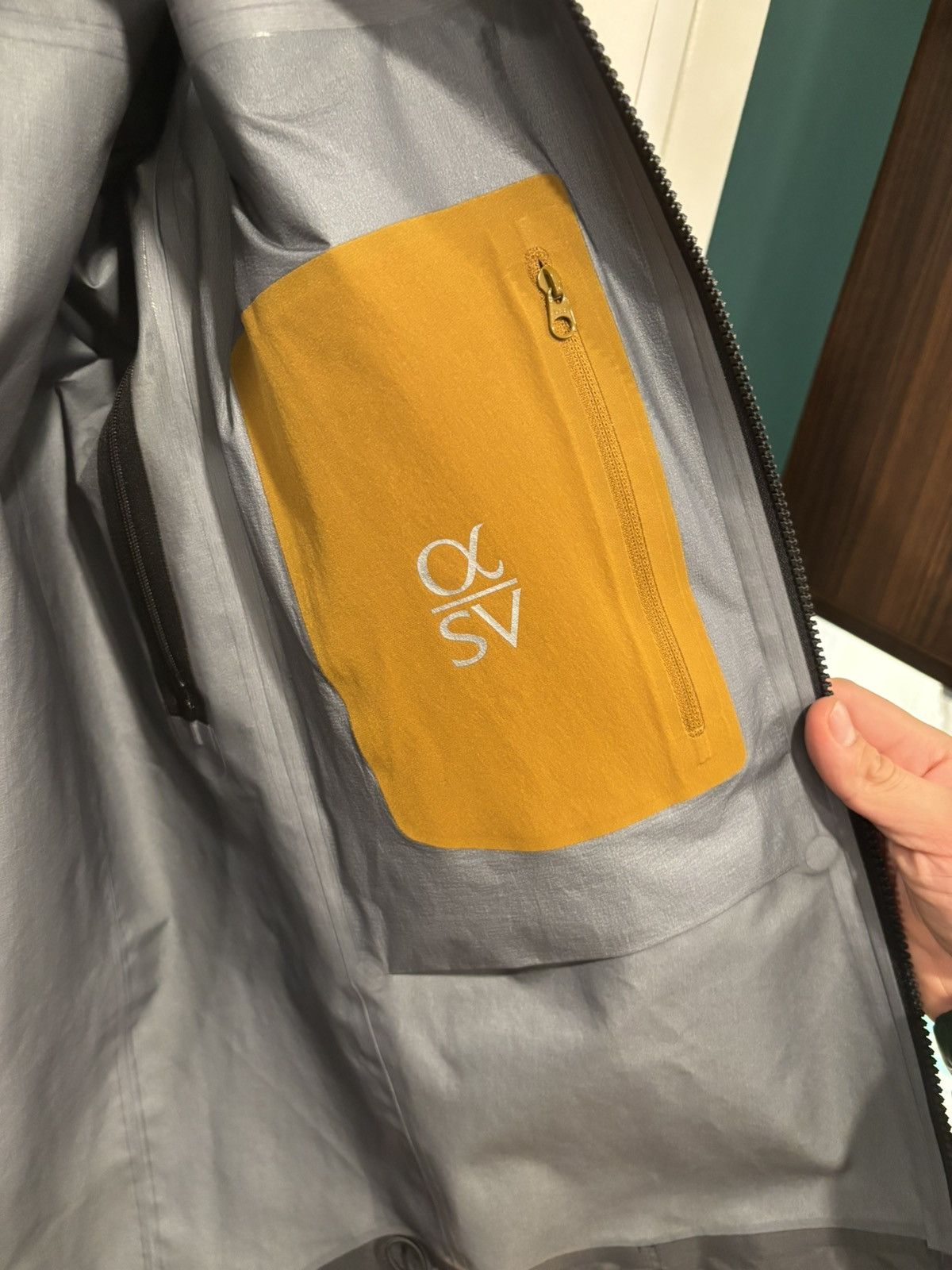 Arc'teryx Arc’teryx Alpha SV 24k Gold in Size M Size US M / EU 48-50 / 2 - 6 Thumbnail