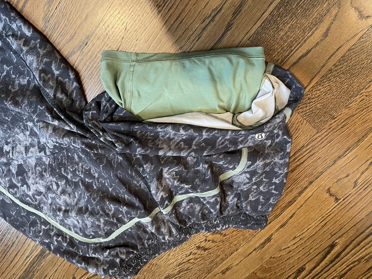 Lululemon Lululemon lined camo print shorts size medium Size US 32 / EU 48 - 6 Thumbnail