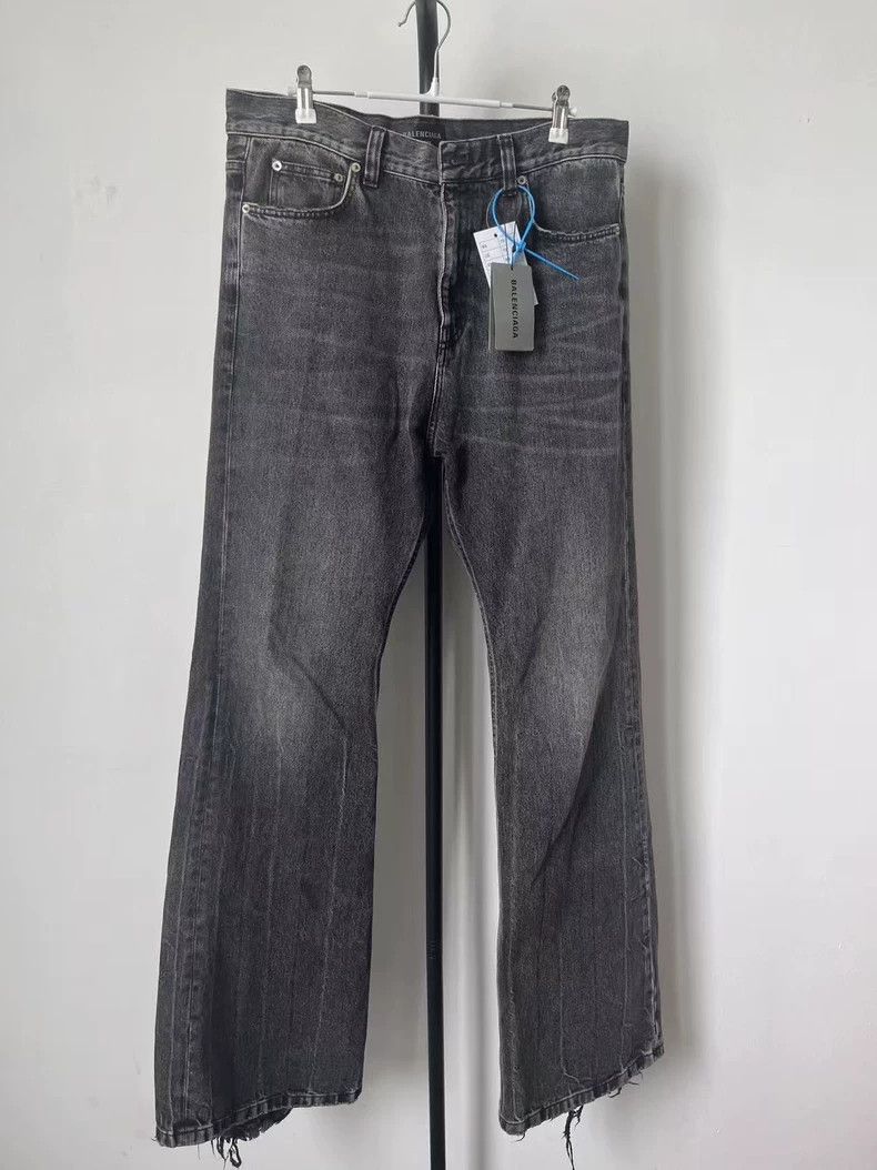 Balenciaga Balenciaga size S Flared Jeans Size US 26 / EU 42 - 1 Thumbnail