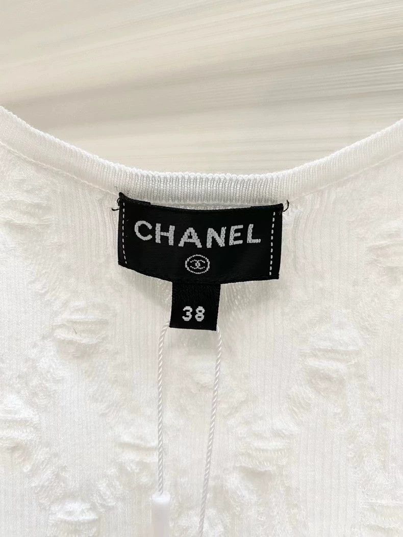 Chanel Chanel 24S white knitted vest Size XS / US 0-2 / IT 36-38 - 2 Thumbnail
