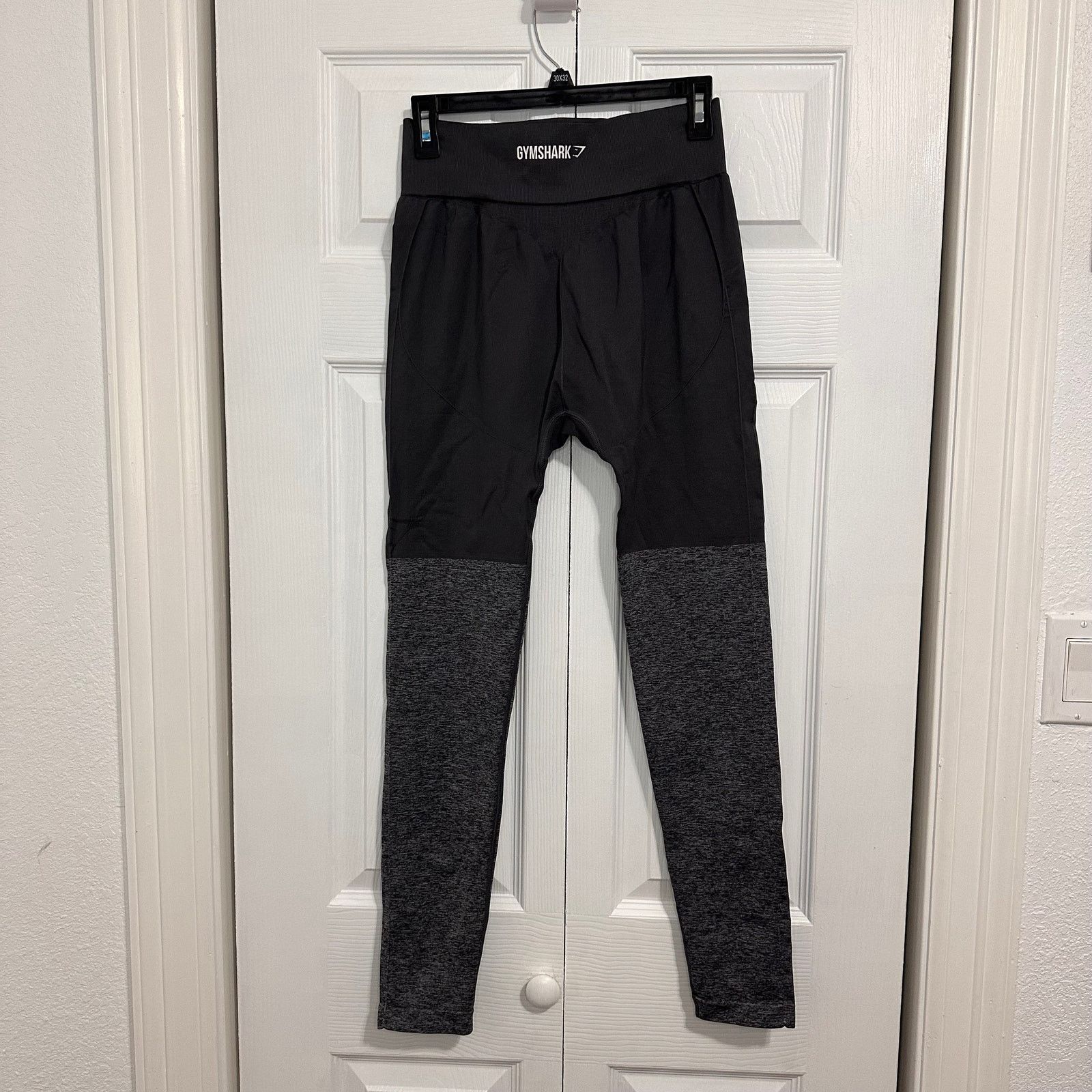 Gymshark Gymshark Two-Tone Athletic Seamless XS Leggings Size 26" / US 2 / IT 38 - 2 Thumbnail