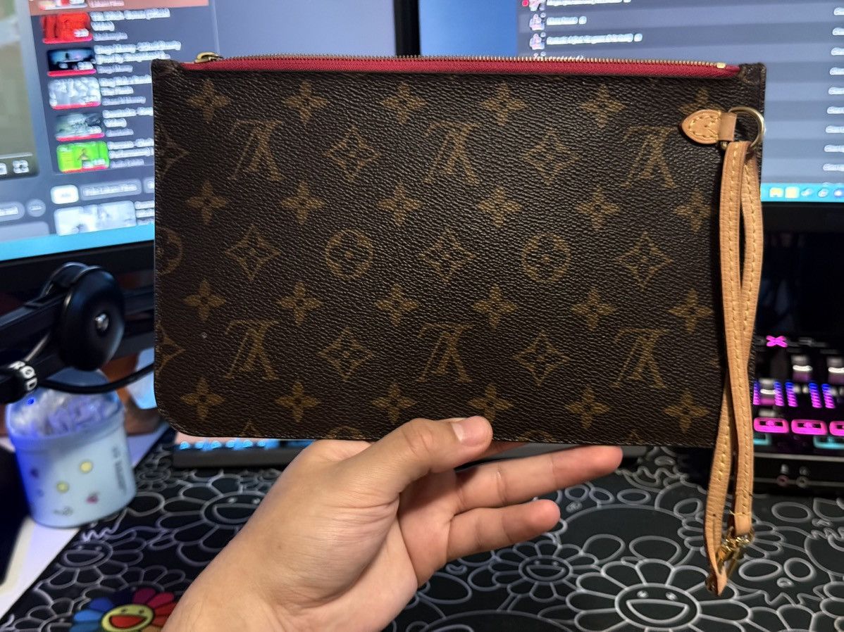 Louis Vuitton Louis Vuitton Neverfull Clutch Size ONE SIZE - 2 Thumbnail