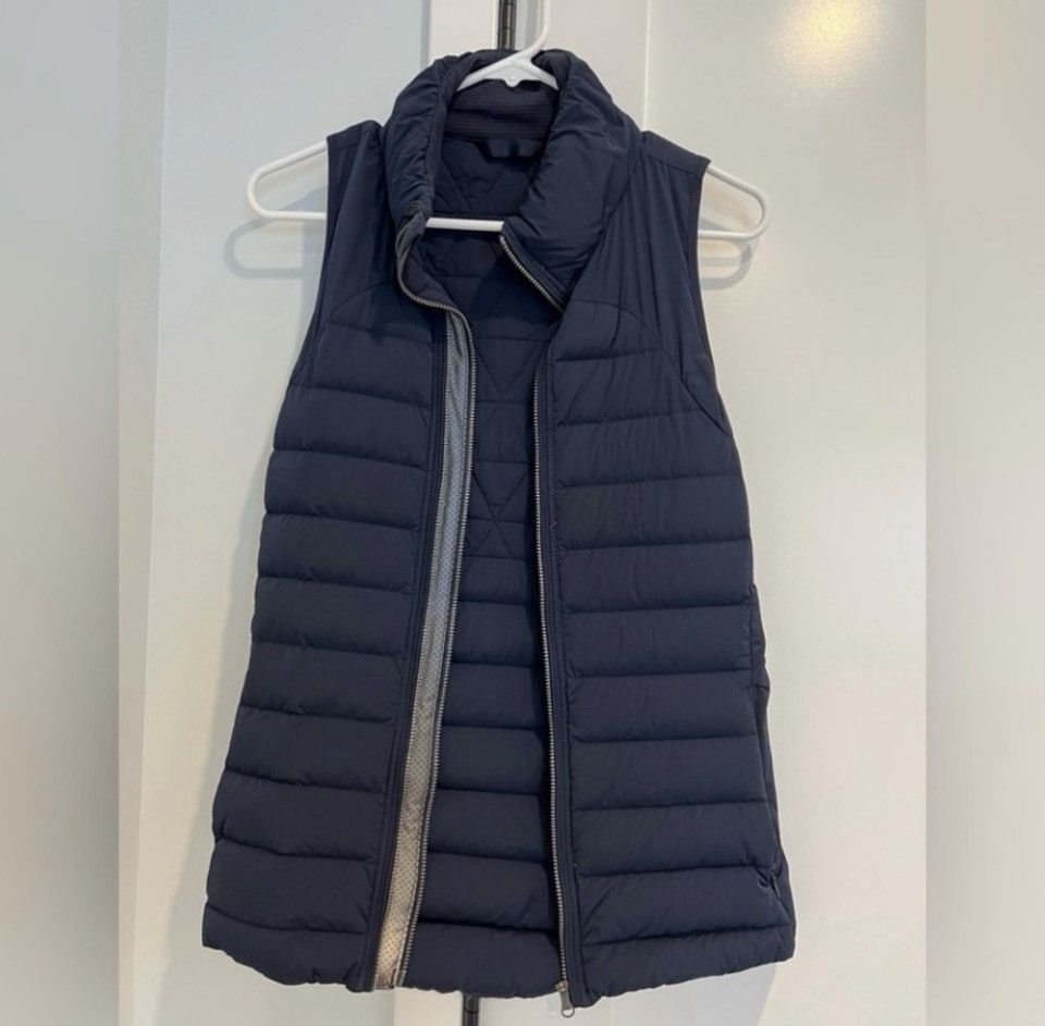 Lululemon Lululemon fluffed up Navy Puffer Vest size 6 Size M / US 6-8 / IT 42-44 - 4 Thumbnail