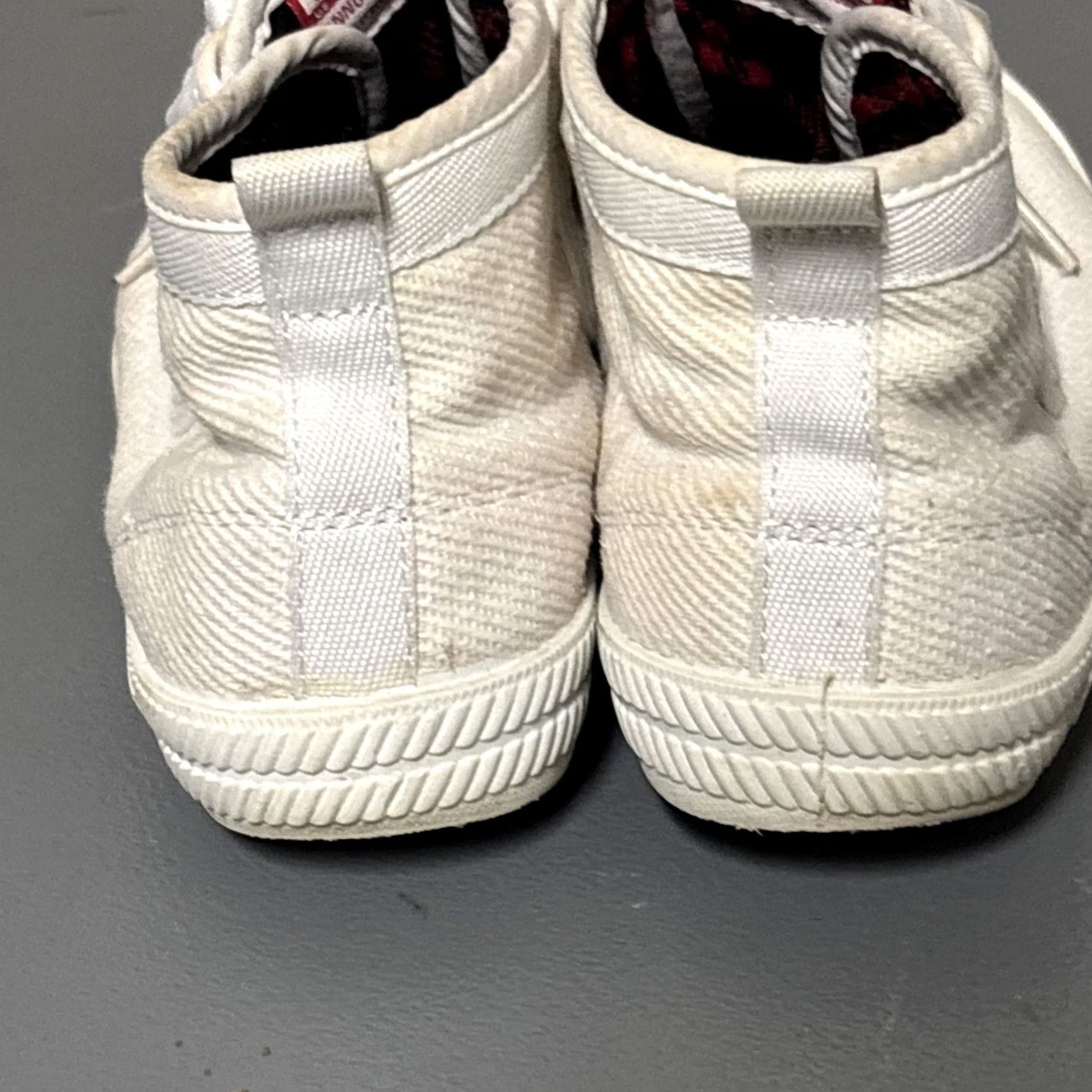 Vintage VINTAGE Volley High Leap Sneaker Mens 7 EU 39 All White Lace Up Unisex White Sneakers Mens Size 7 EU 39 Australia Volley High Leap Sneaker Size US 6 / EU 39 - 4 Thumbnail