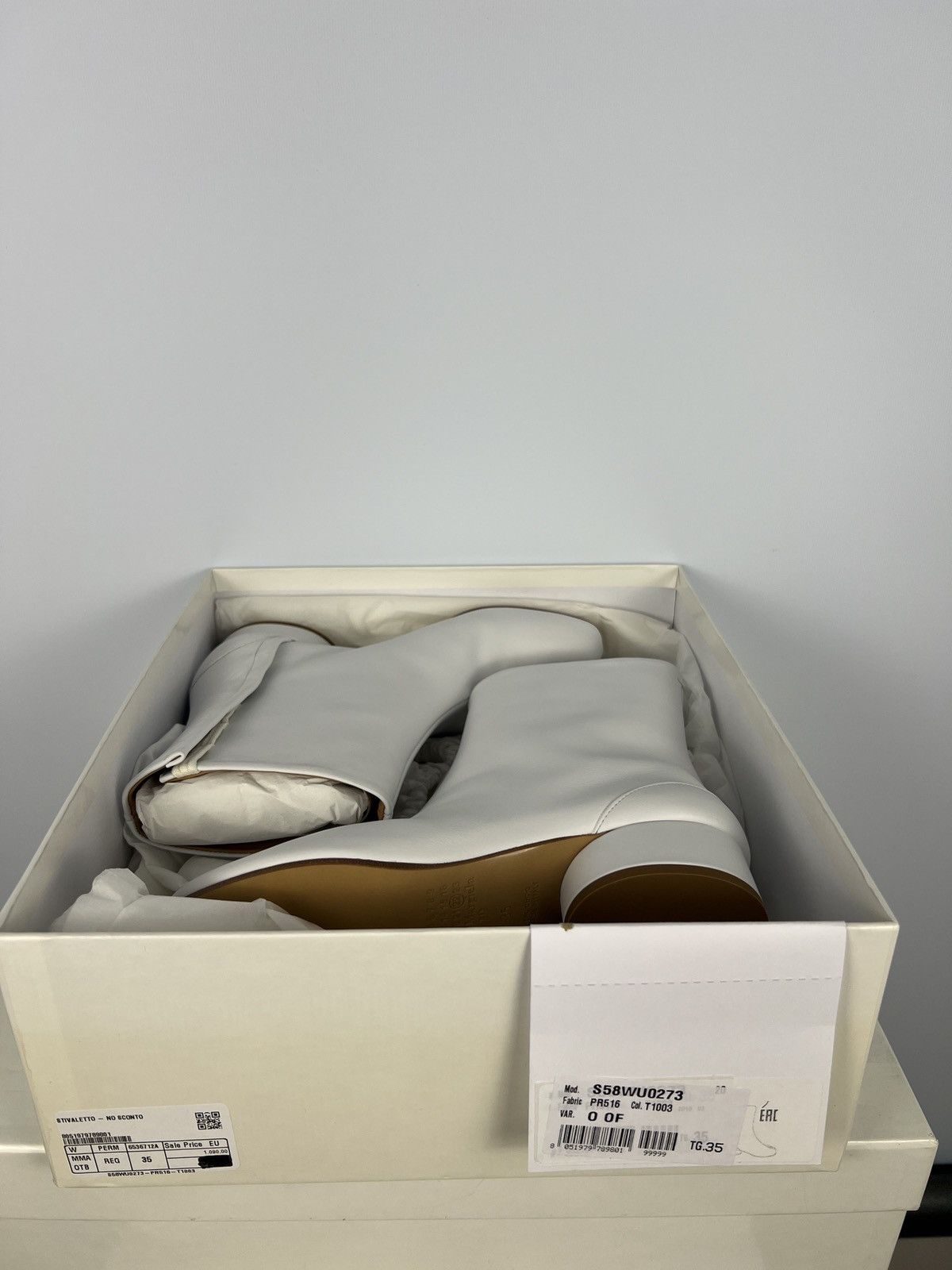 Maison Margiela White Tabi Heels Maison Martin Margiela (new with tags) Size US 5 / IT 35 - 9 Thumbnail