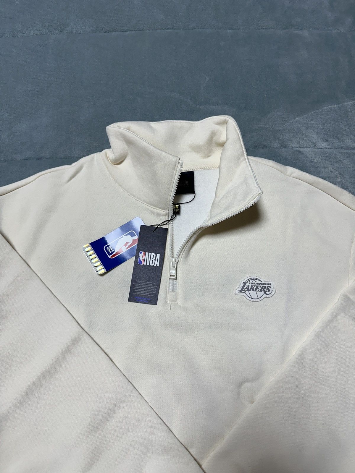 NBA NBA Lakers Team Issued 1/4 Zip Ivory Sweatshirt Men Sz XL Size US XL / EU 56 / 4 - 3 Thumbnail