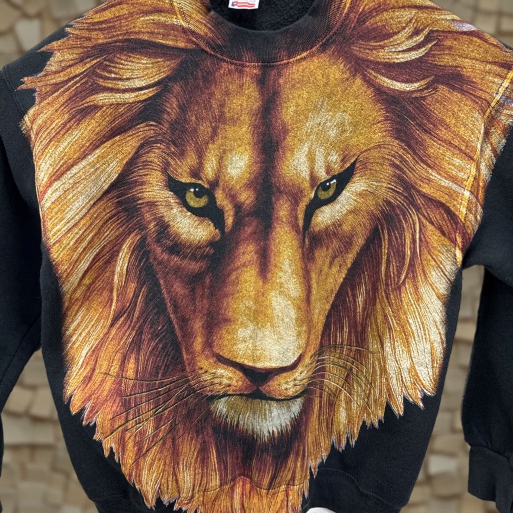 Fruit Of The Loom VINTAGE Fruit of the Loom Sweatshirt Lion Big Print Mens Pullover Crew Neck Black Cotton Blend 90s Nature Animals Size US L / EU 52-54 / 3 - 1 Thumbnail