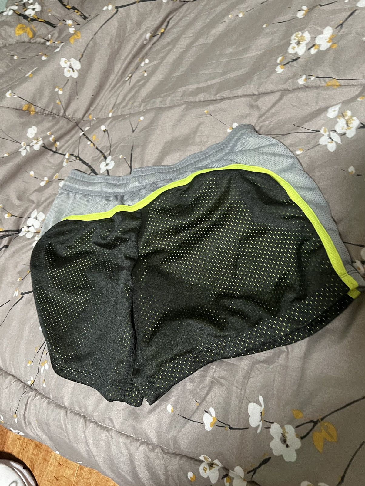 Nike Mesh running shorts vintage volt green large Size US 34 / EU 50 - 2 Thumbnail