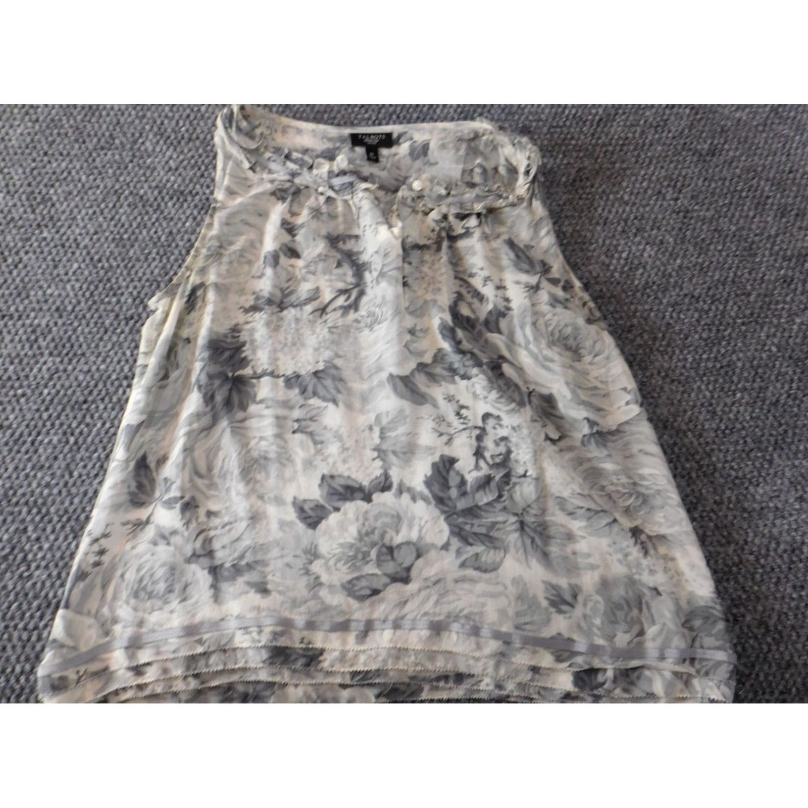 Talbots Talbots Blouse Petites 8P Gray Floral Silk Rayon Crew Neck Short Sleeve Pullover Casual Women’s Top Size M / US 6-8 / IT 42-44 - 2 Thumbnail