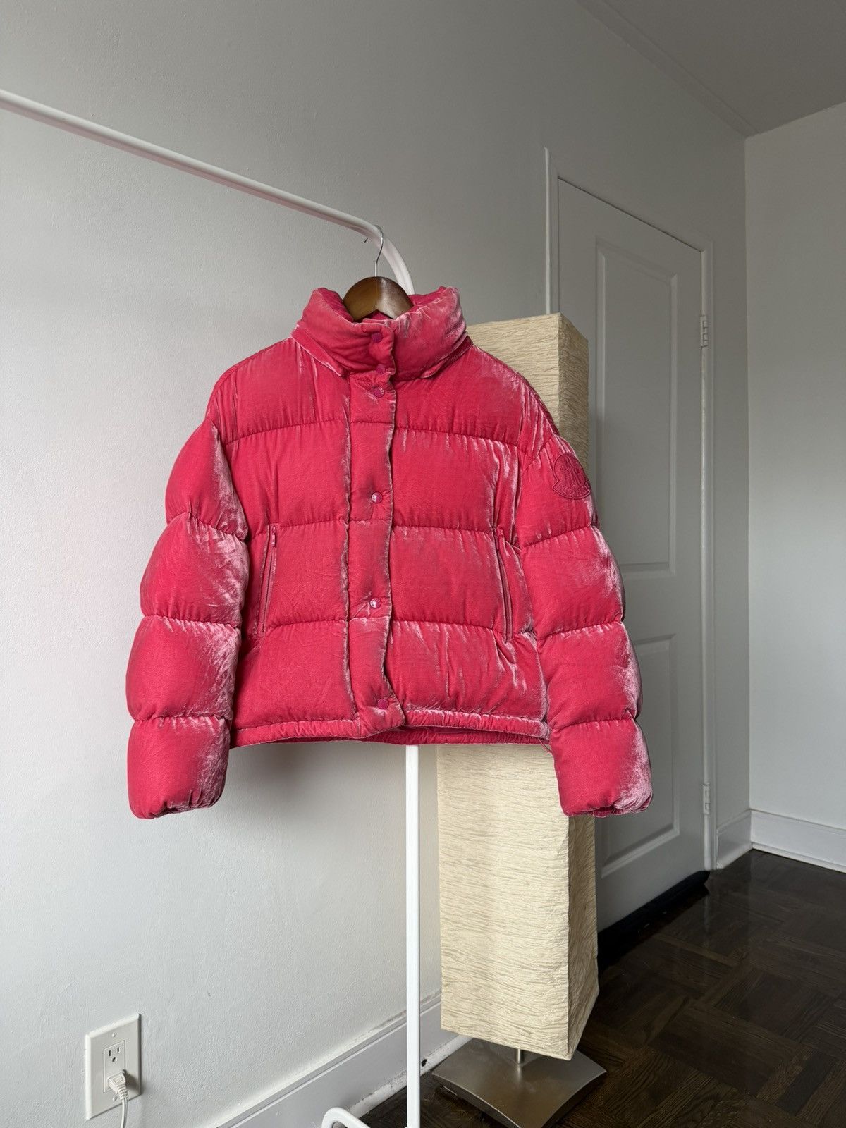 Moncler Moncler Fuchsia Caille Velvet Puffer Jacket Coat Pink Size XS / US 0-2 / IT 36-38 - 2 Thumbnail