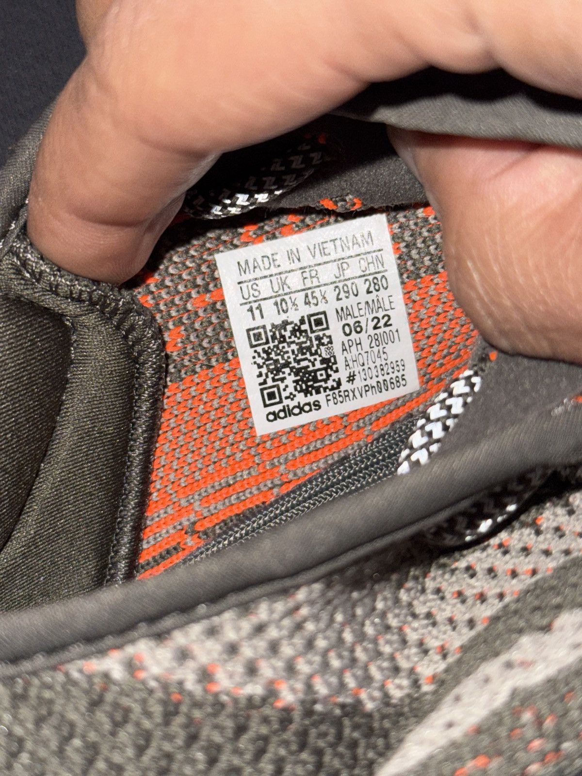 Adidas × Yeezy Carbon Beluga 350 V2 Size US 11 / EU 44 - 14 Thumbnail