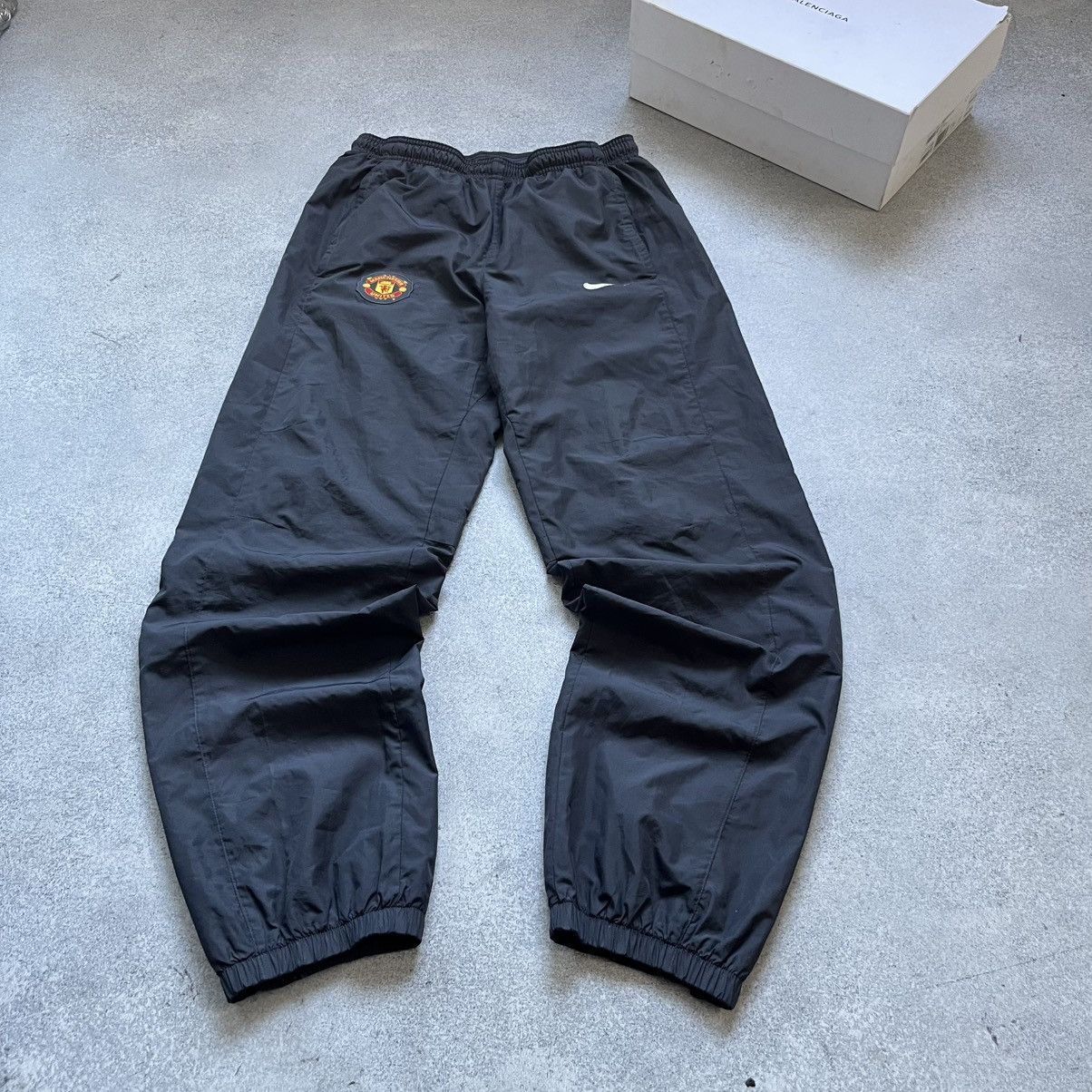 Nike Trackpants Nike Vintage Manchester United Drip Drill Style Size US 30 / EU 46 - 4 Thumbnail