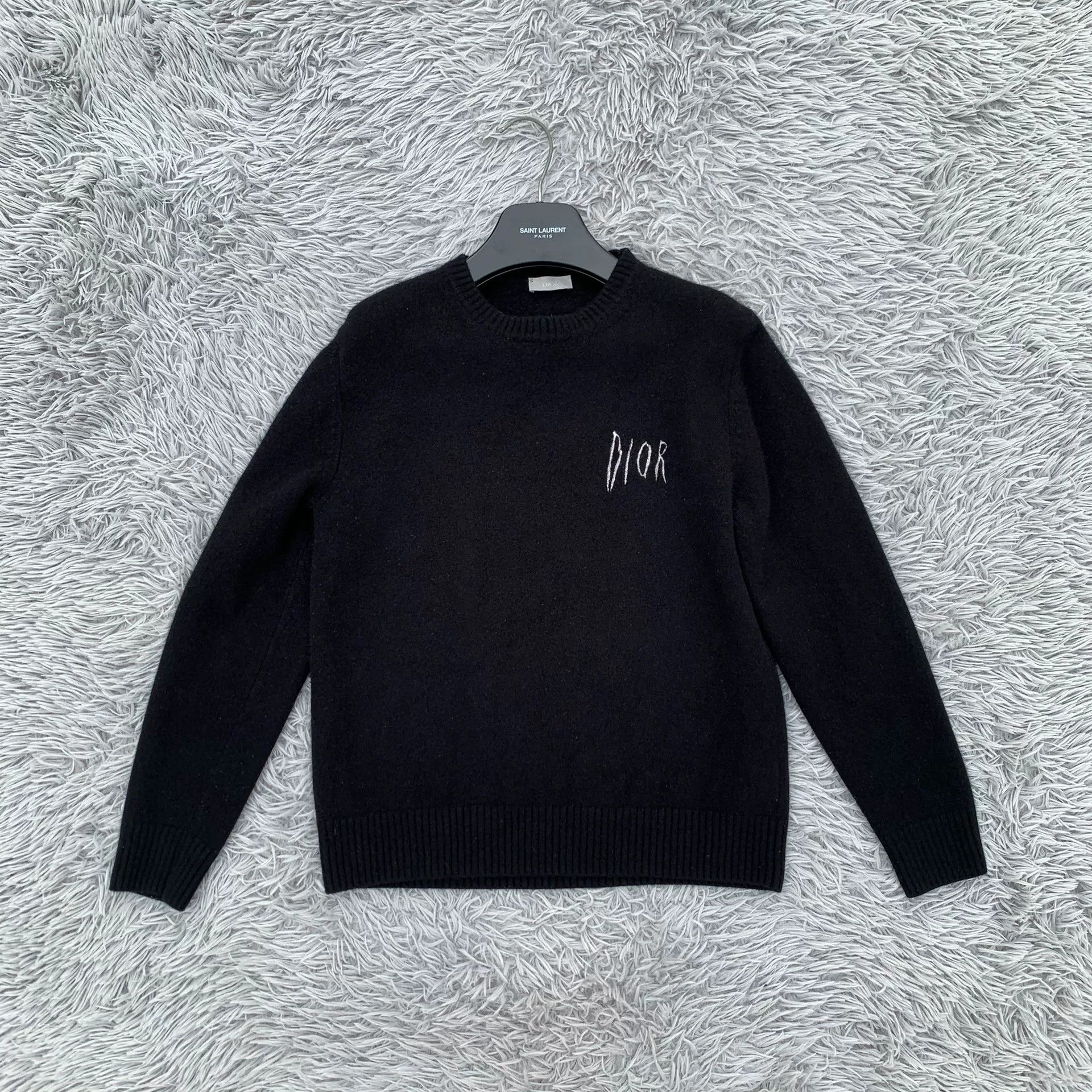 Dior × Hedi Slimane Dior Homme AW04 “victim of the crime” bee