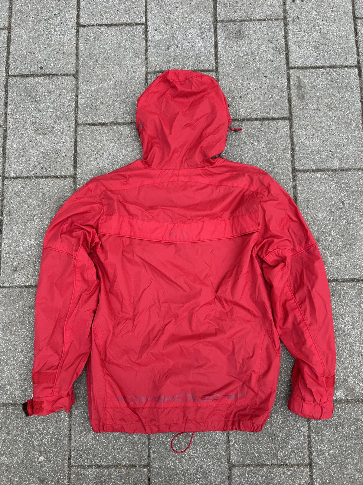 Oakley Oakley Vintage red Hooded Windbreaker Jacket with big Logo Size US S / EU 44-46 / 1 - 12 Thumbnail