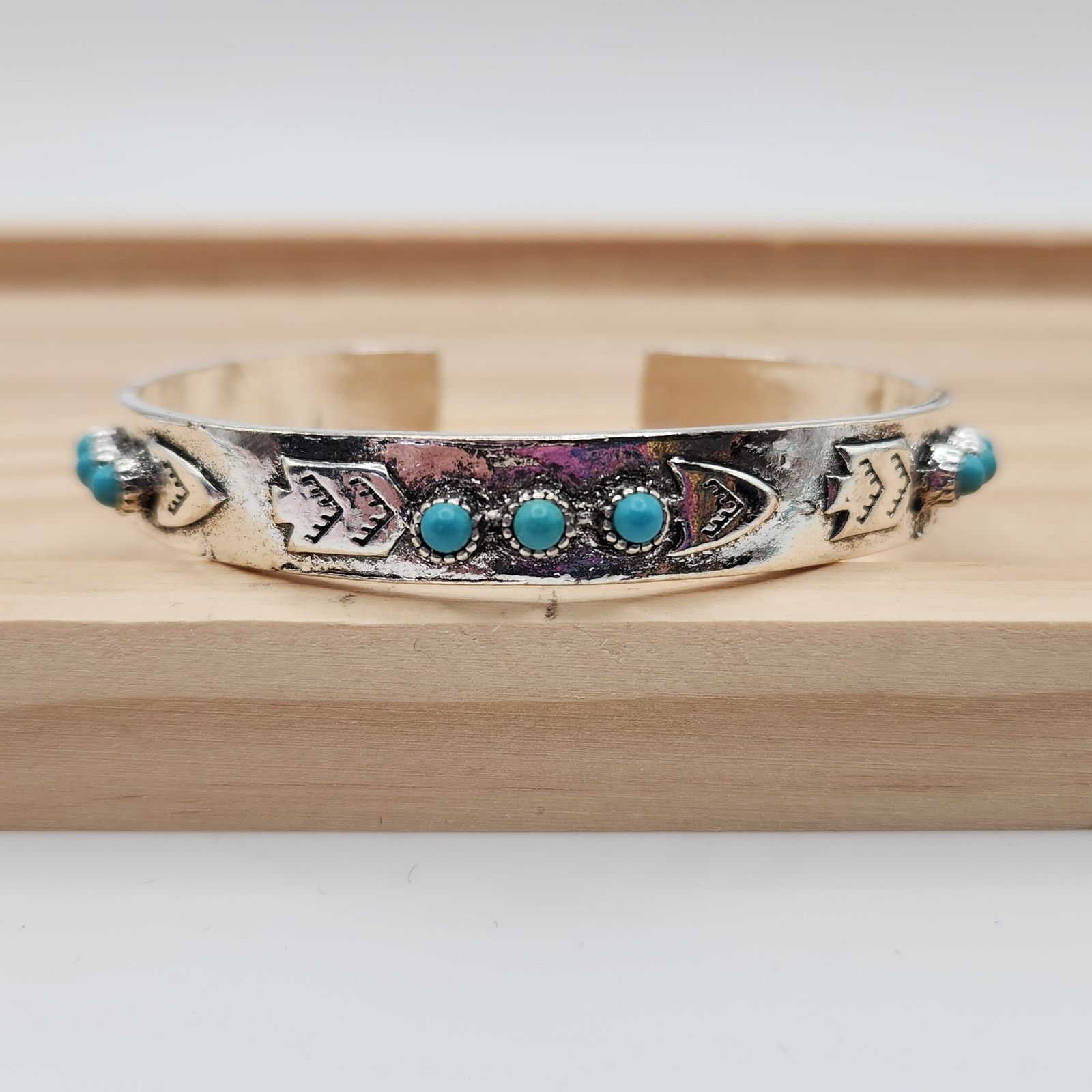Other Southwestern Style Cuff Bracelet Silver Tone Blue Stone New Size ONE SIZE - 1 Thumbnail