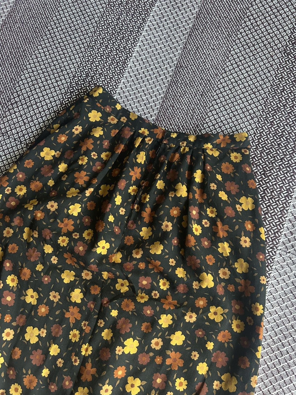 Celine Vintage Celine Midi Skirt Women Luxury Style Size 44 Rare Size 30" / US 8 / IT 44 - 4 Thumbnail