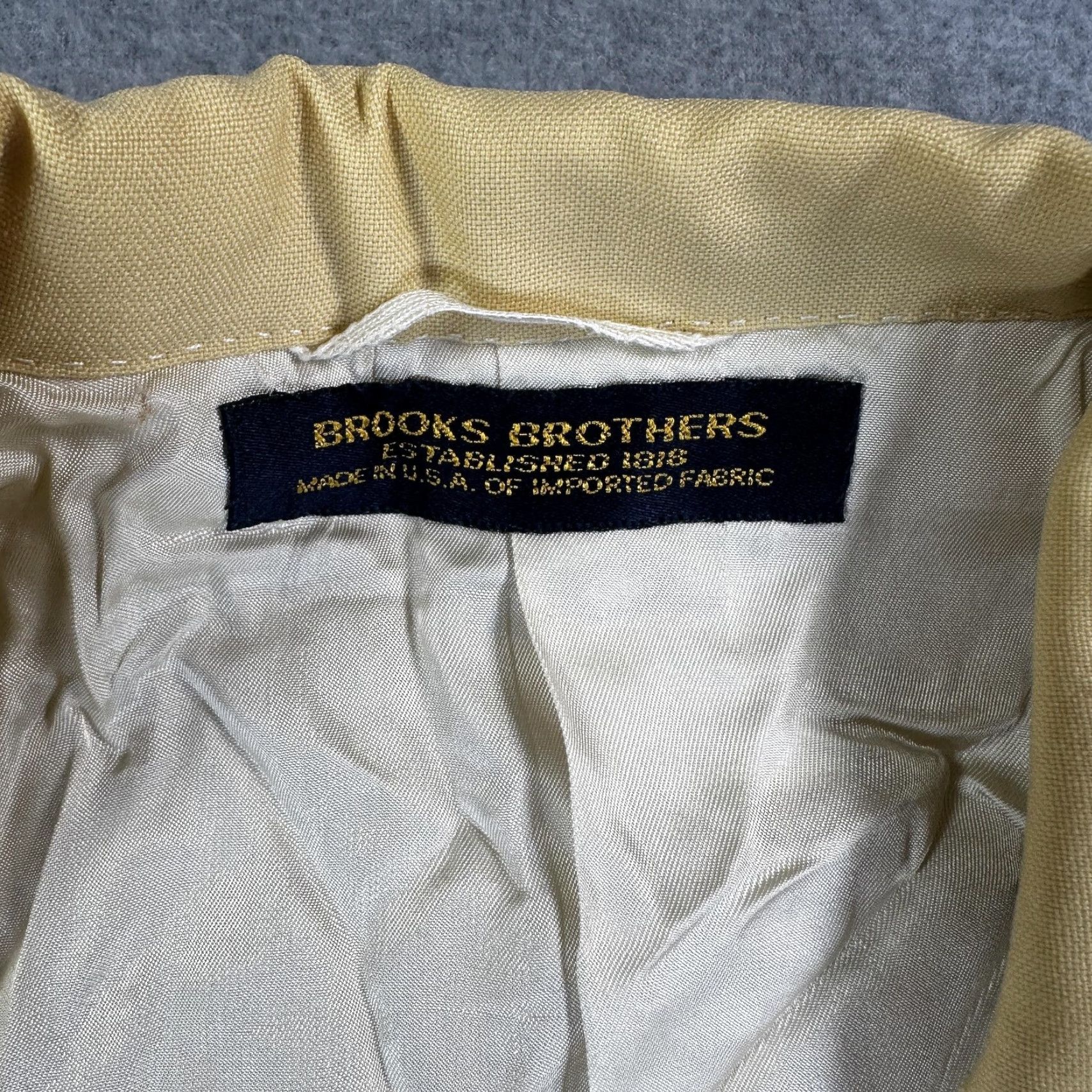 Brooks Brothers VINTAGE Brooks Brothers Blazer Sport Coat Mens 44 Regular Wool Beige Nautical Classic Two-Piece Notch Lapel 2-Button Cuffs Anchor Buttons USA Size 44R - 4 Thumbnail