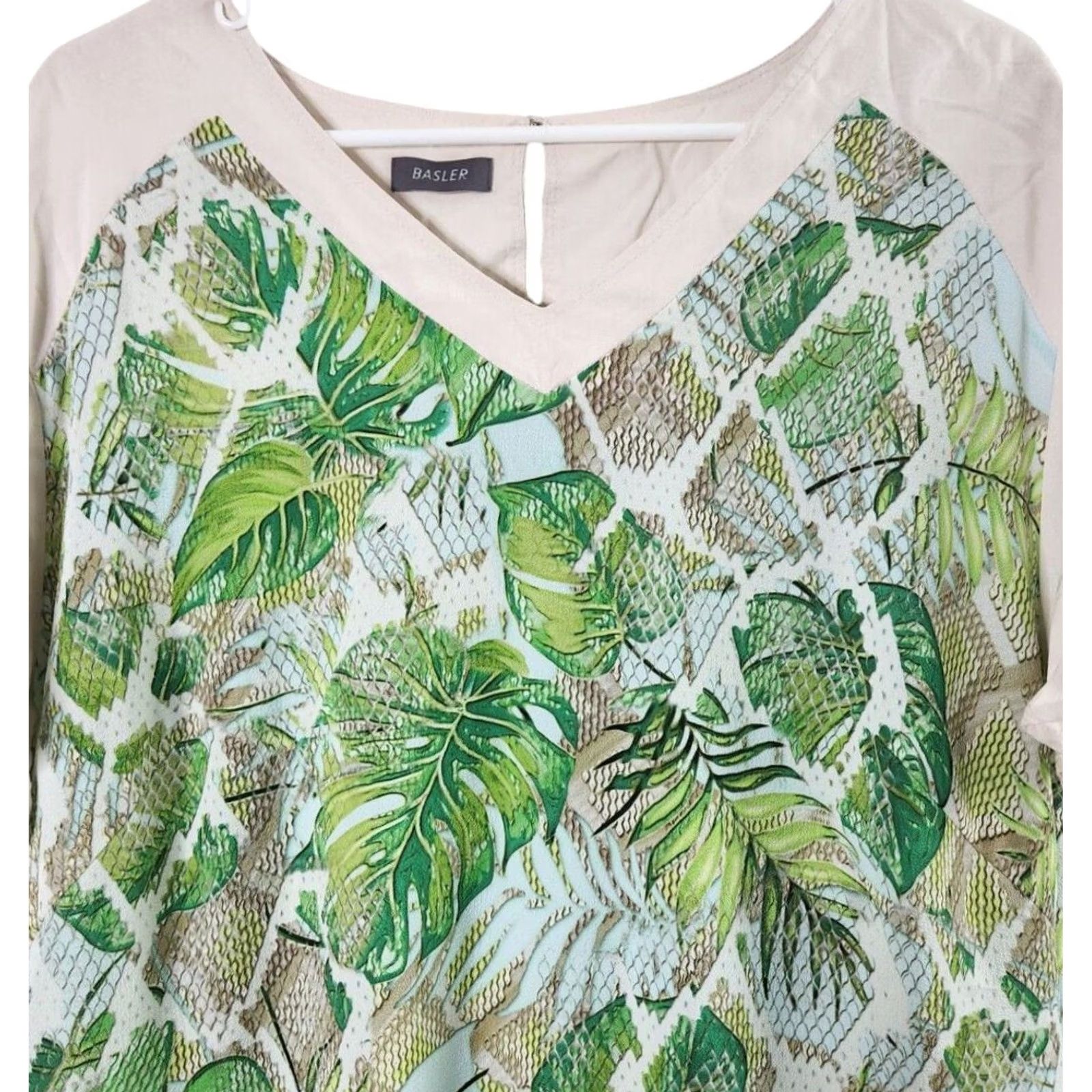 Vintage Basler Women’s Floral Shirt & Skirt Set V-Neck Top 2 Piece Size 46 Green polyester Regular Modern Outfit/Set Womens Size L / US 10 / IT 46 - 4 Thumbnail