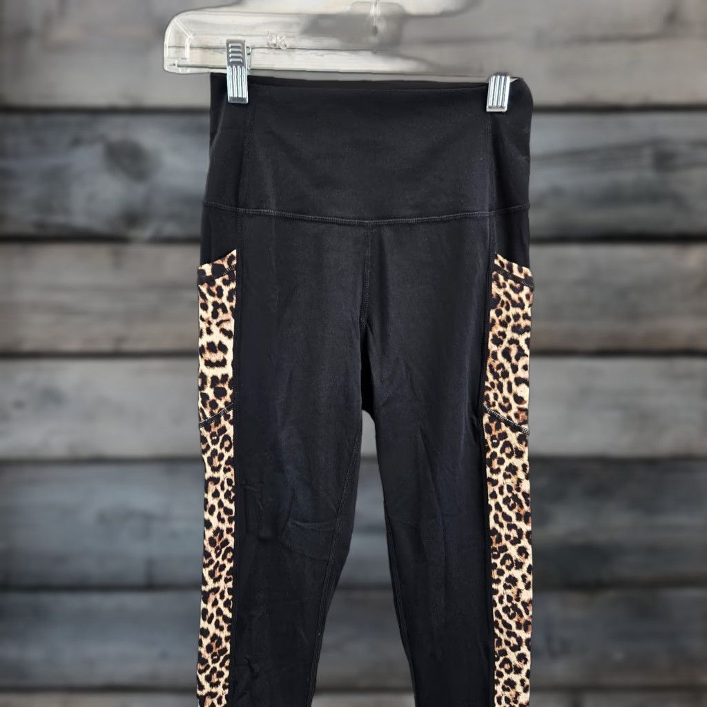 Vintage Zyia Active Womens Cropped Leggings Sz 2 Black Animal Print Pockets Size 26" / US 2 / IT 38 - 1 Thumbnail