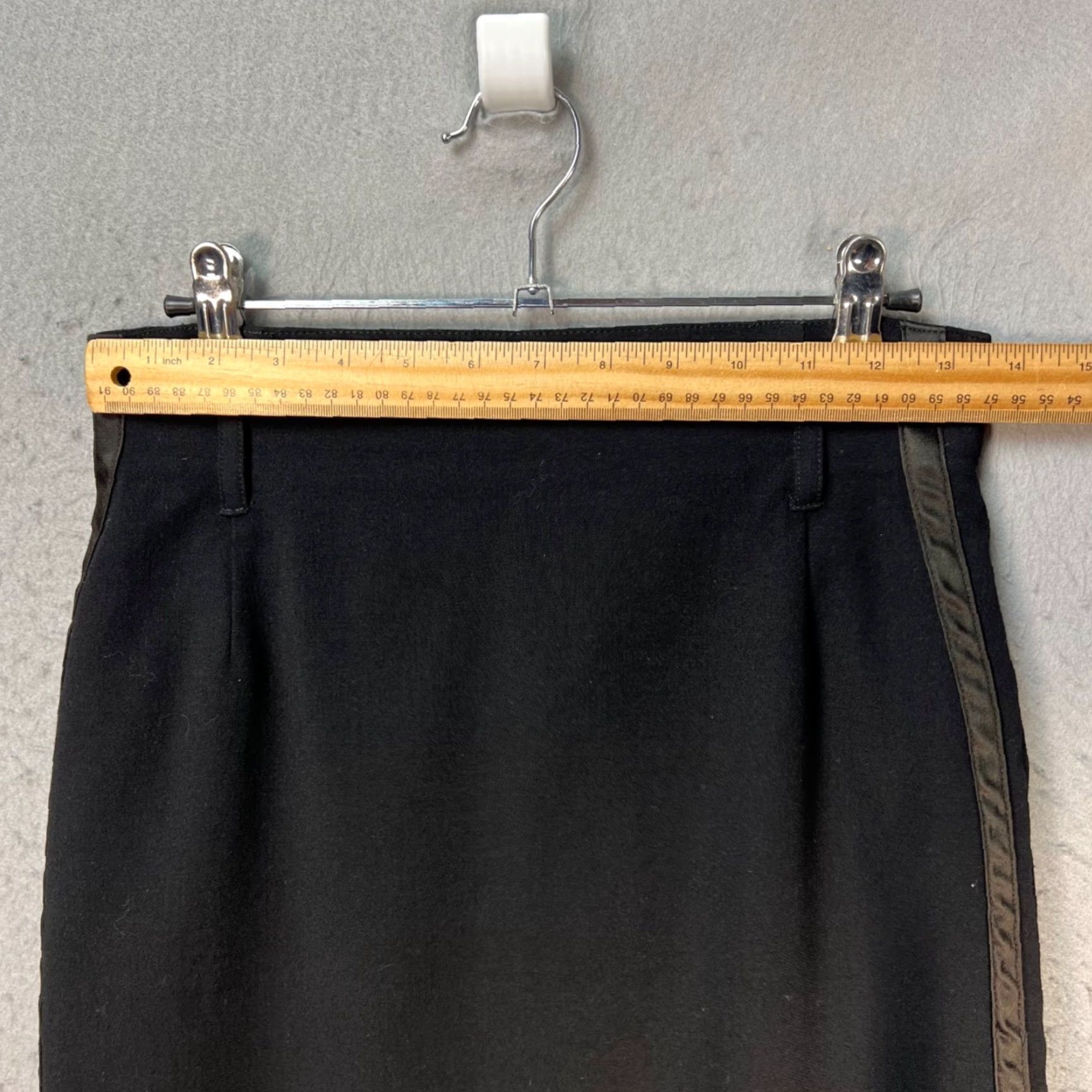Vintage VINTAGE Seeler Black Wool Pencil Skirt Womens Size 36 with Side Ruffle Detail Knee Length Zip Closure Size 25" / US 0 / IT 36 - 5 Thumbnail