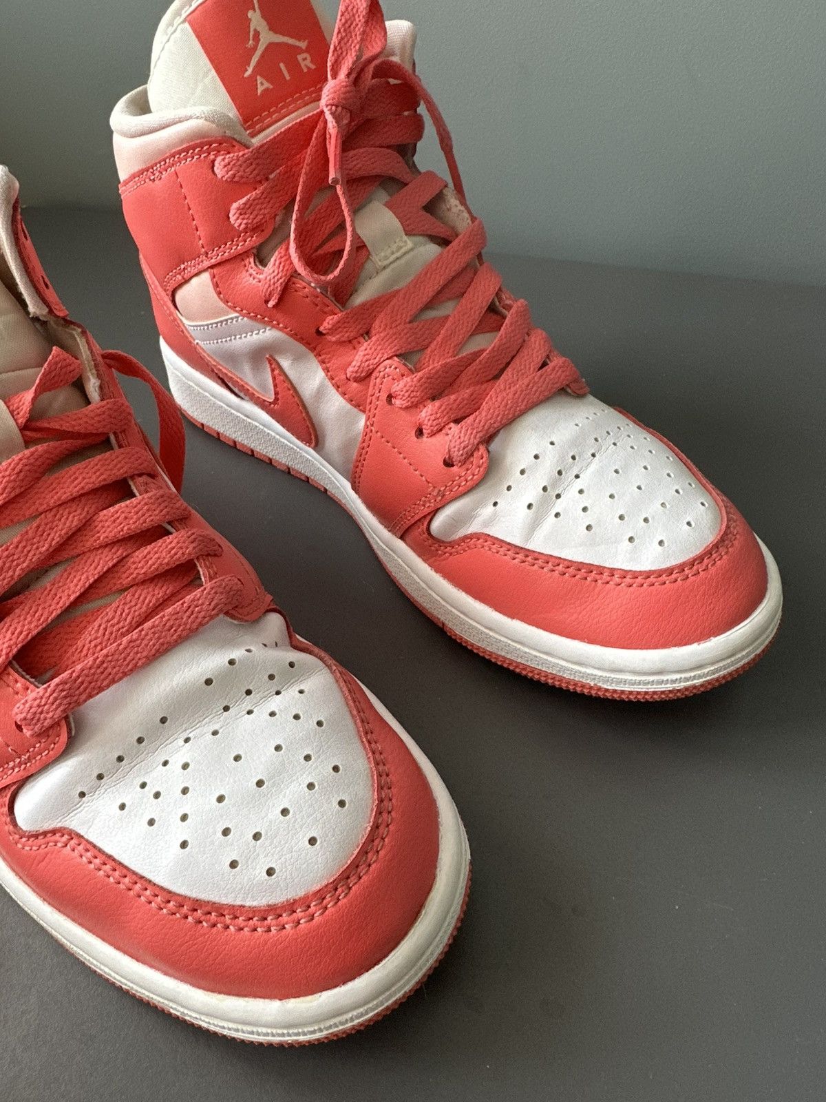 Jordan Brand Nike Jordan 1 Mid Strawberries And Cream Size 39 Size US 9 / IT 39 - 3 Thumbnail