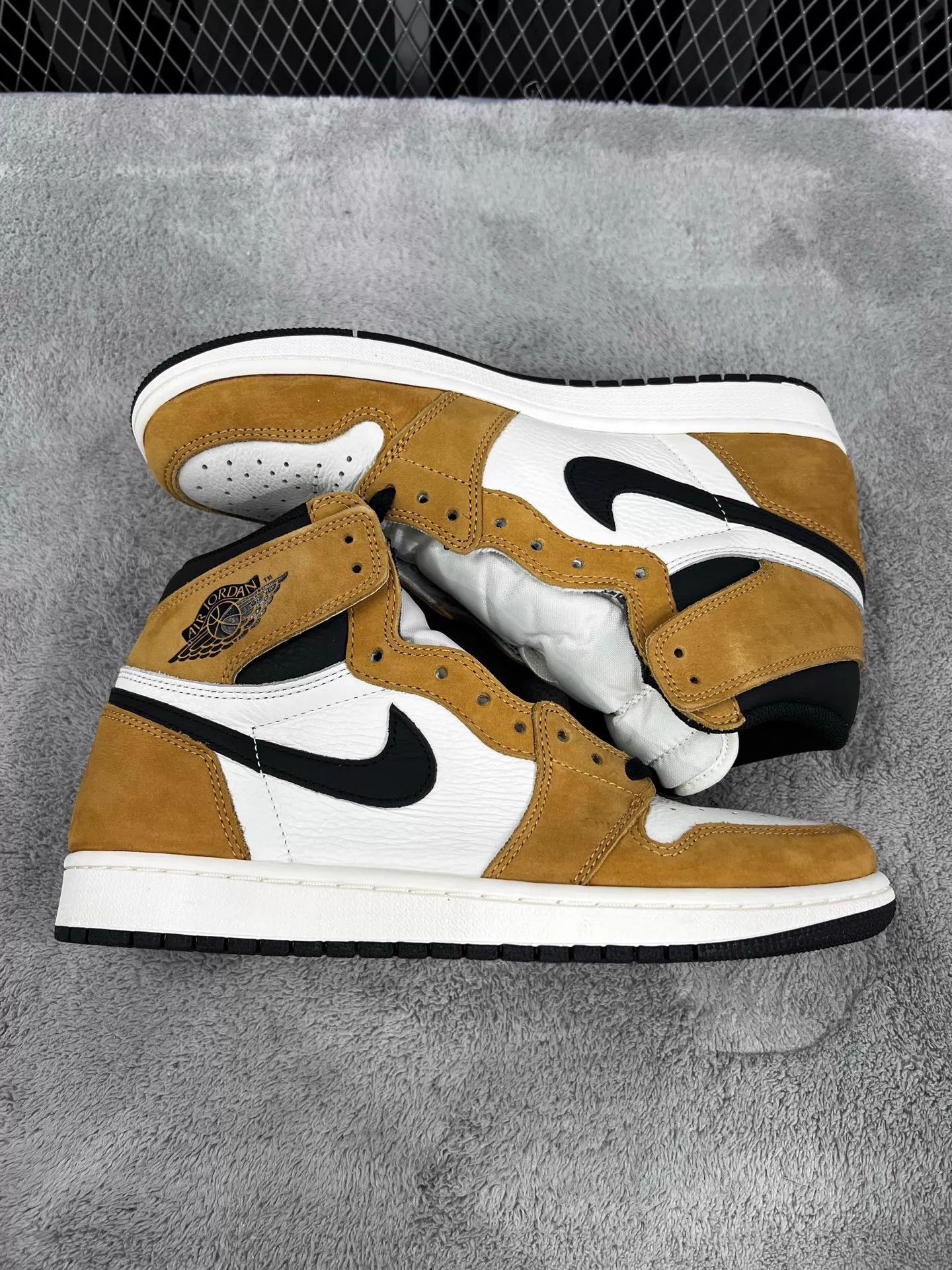Nike Air Jordan 1 High Rookie of the Year Wheat 44 Size US 10 / EU 43 - 4 Thumbnail