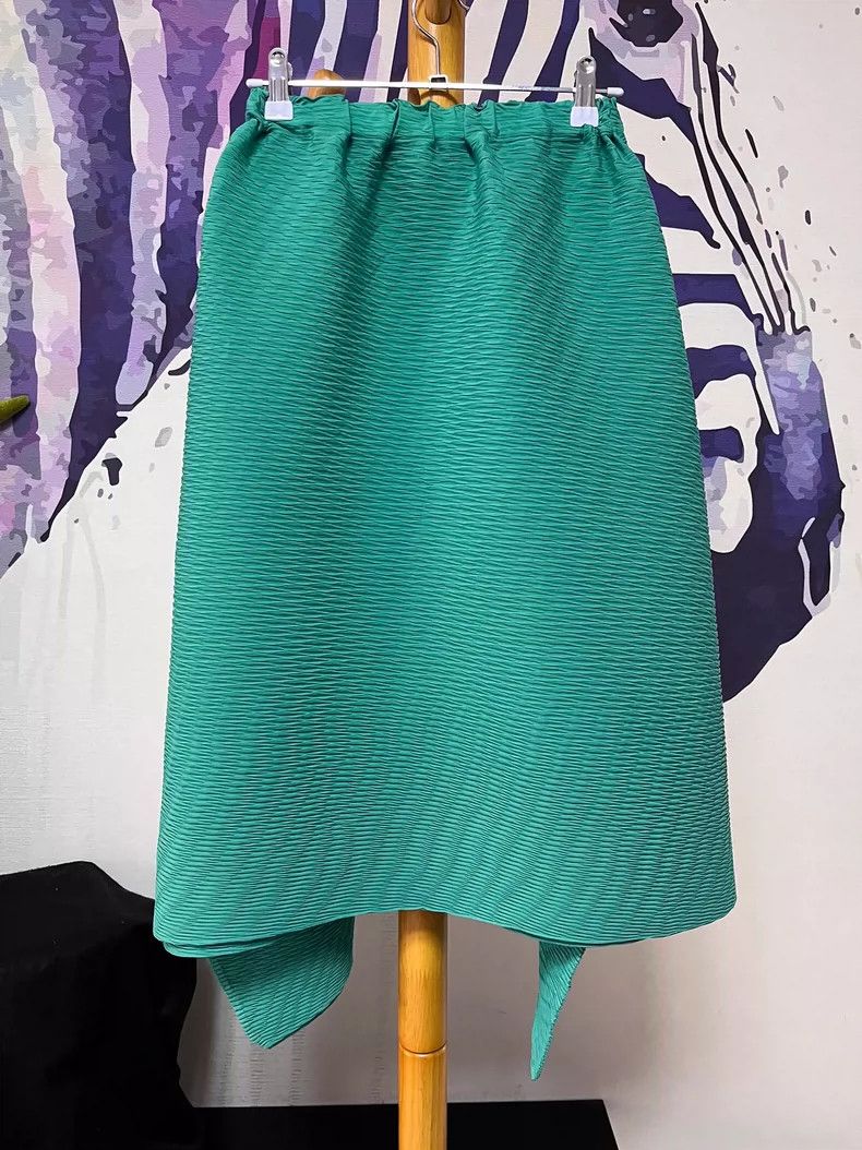 Issey Miyake Issey Miyake size:2 Green main line small fish scale short Size S / US 4 / IT 40 - 7 Thumbnail