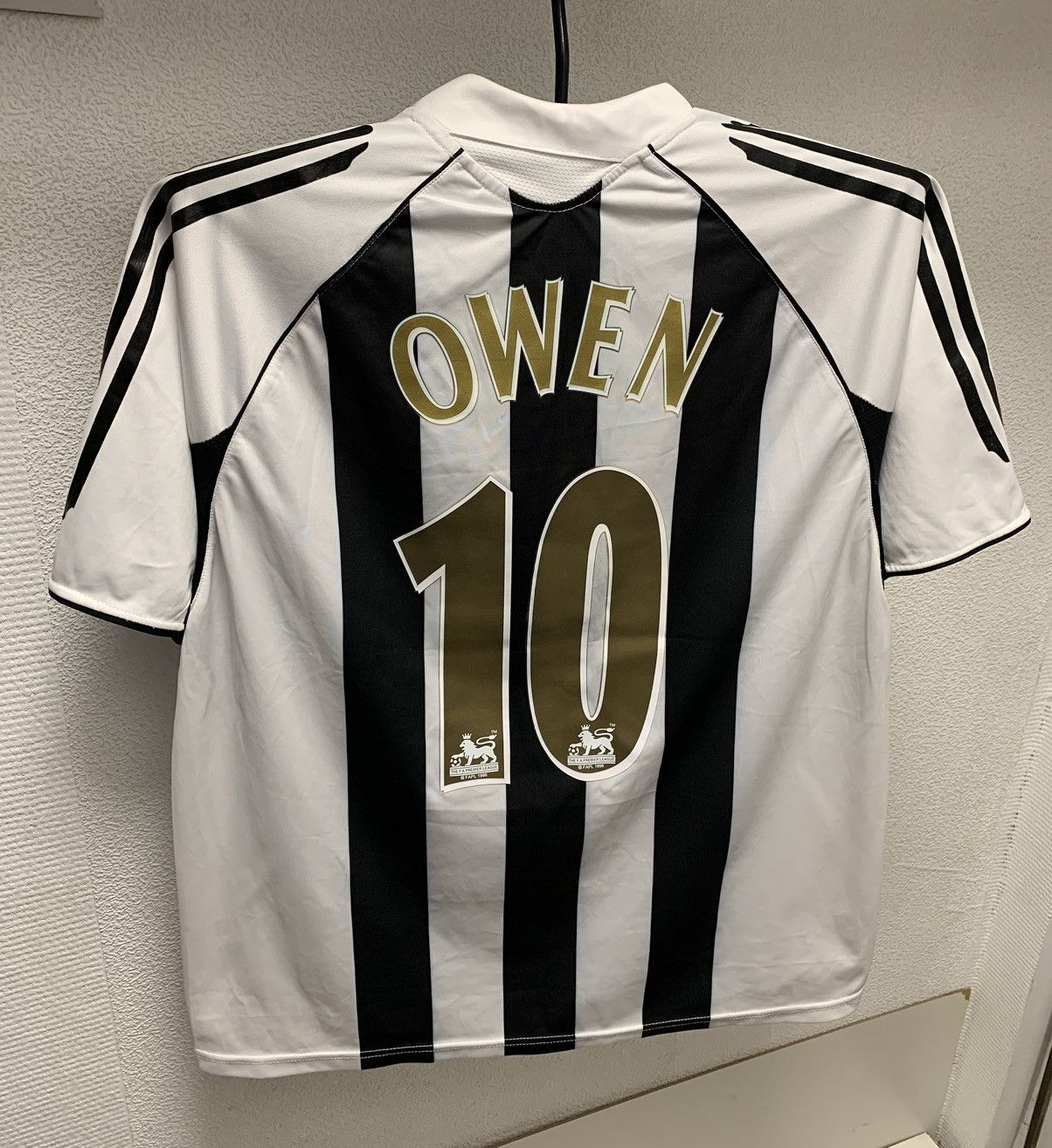 Adidas Owen 10 Newcastle adidas vintage soccer jersey M sz 2000th Size US M / EU 48-50 / 2 - 1 Thumbnail