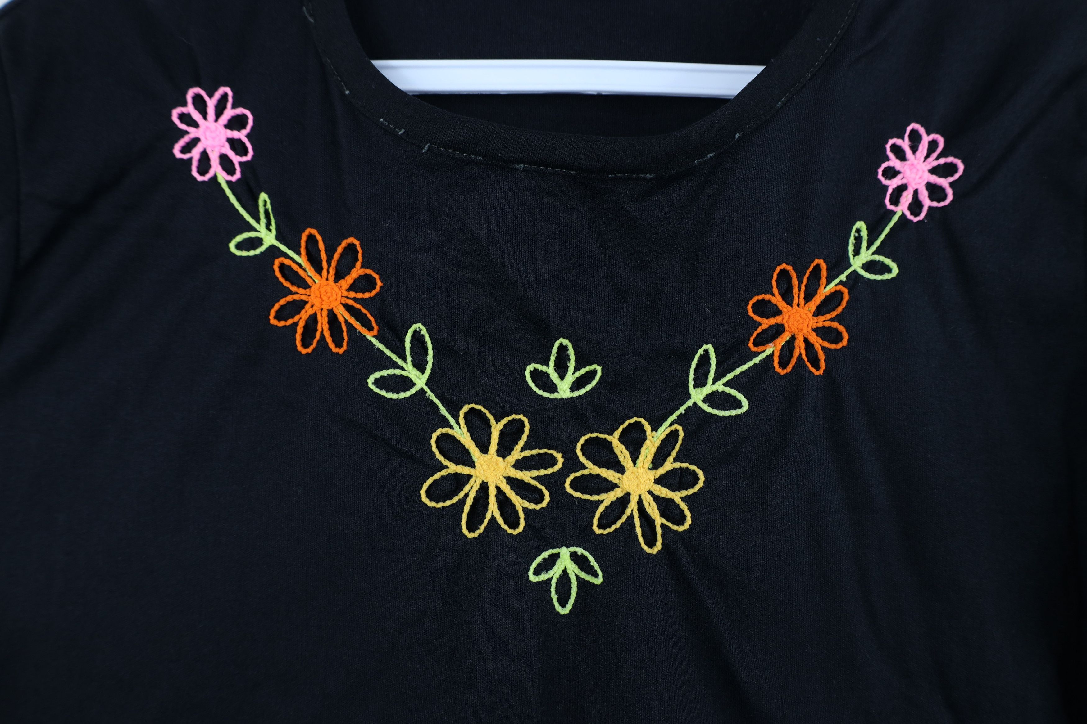 Vintage Vintage 70s Embroidered Flower Cropped Knit T-Shirt Black Size L / US 10 / IT 46 - 4 Thumbnail