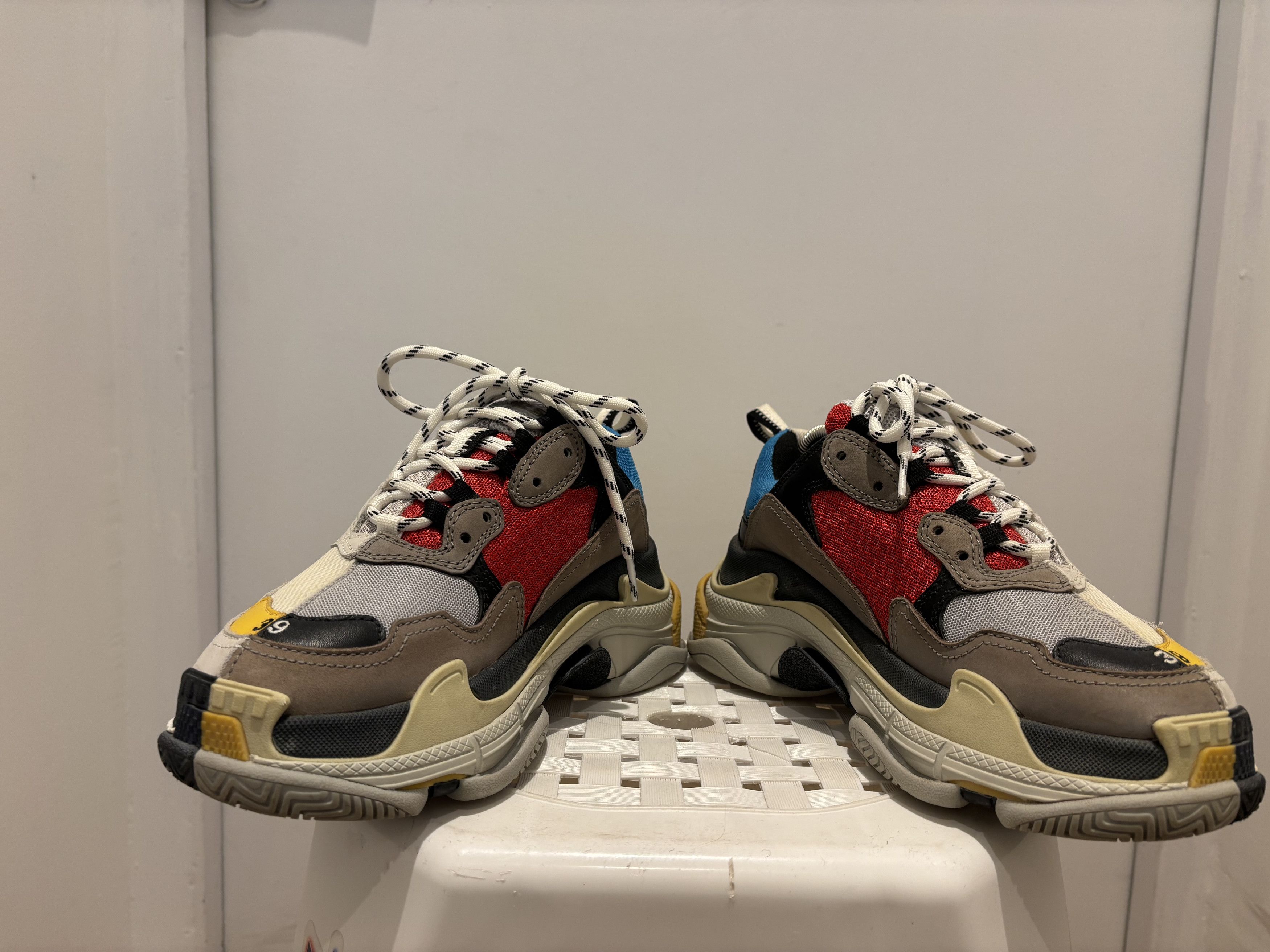 Balenciaga Basket de luxe Balenciaga Triple S en tbe Size US 6 / EU 39 - 8 Thumbnail