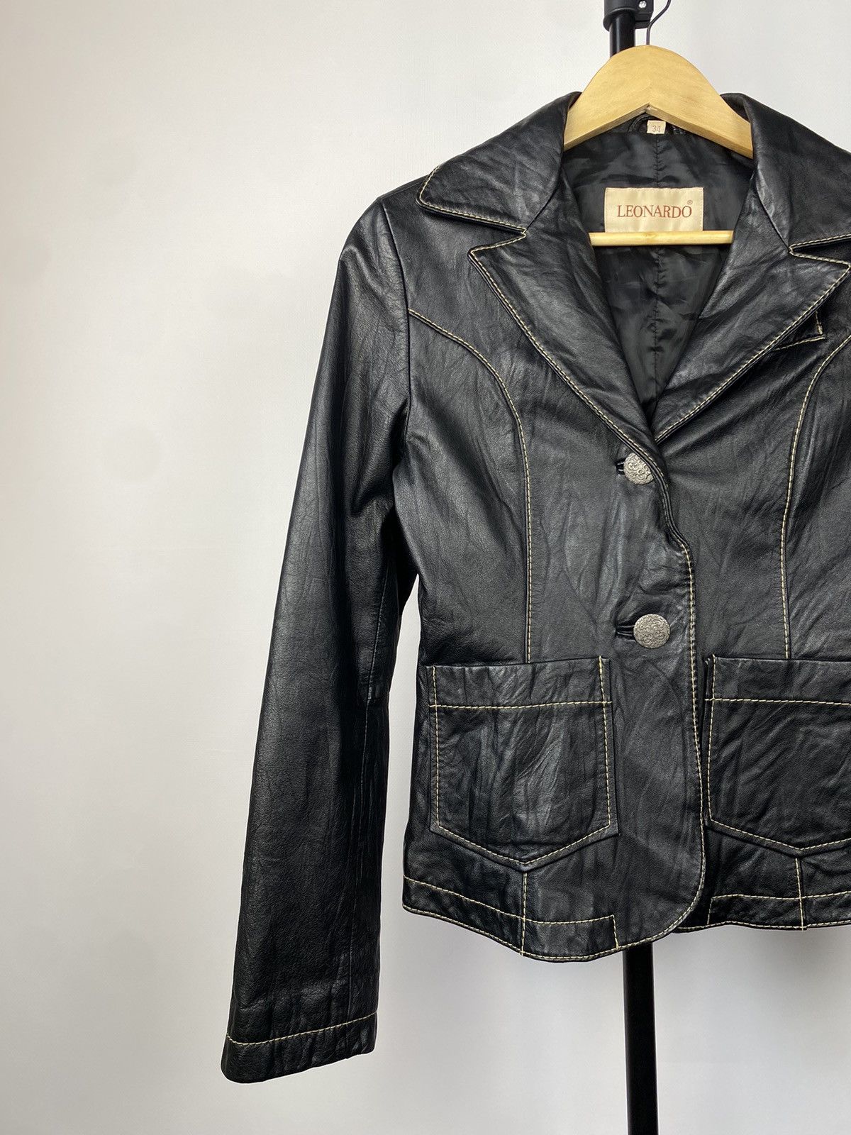 Vintage VINTAGE 90’s AGED LEONARDO CROPPED LEATHER BIKER JACKET Size M / US 6-8 / IT 42-44 - 3 Thumbnail