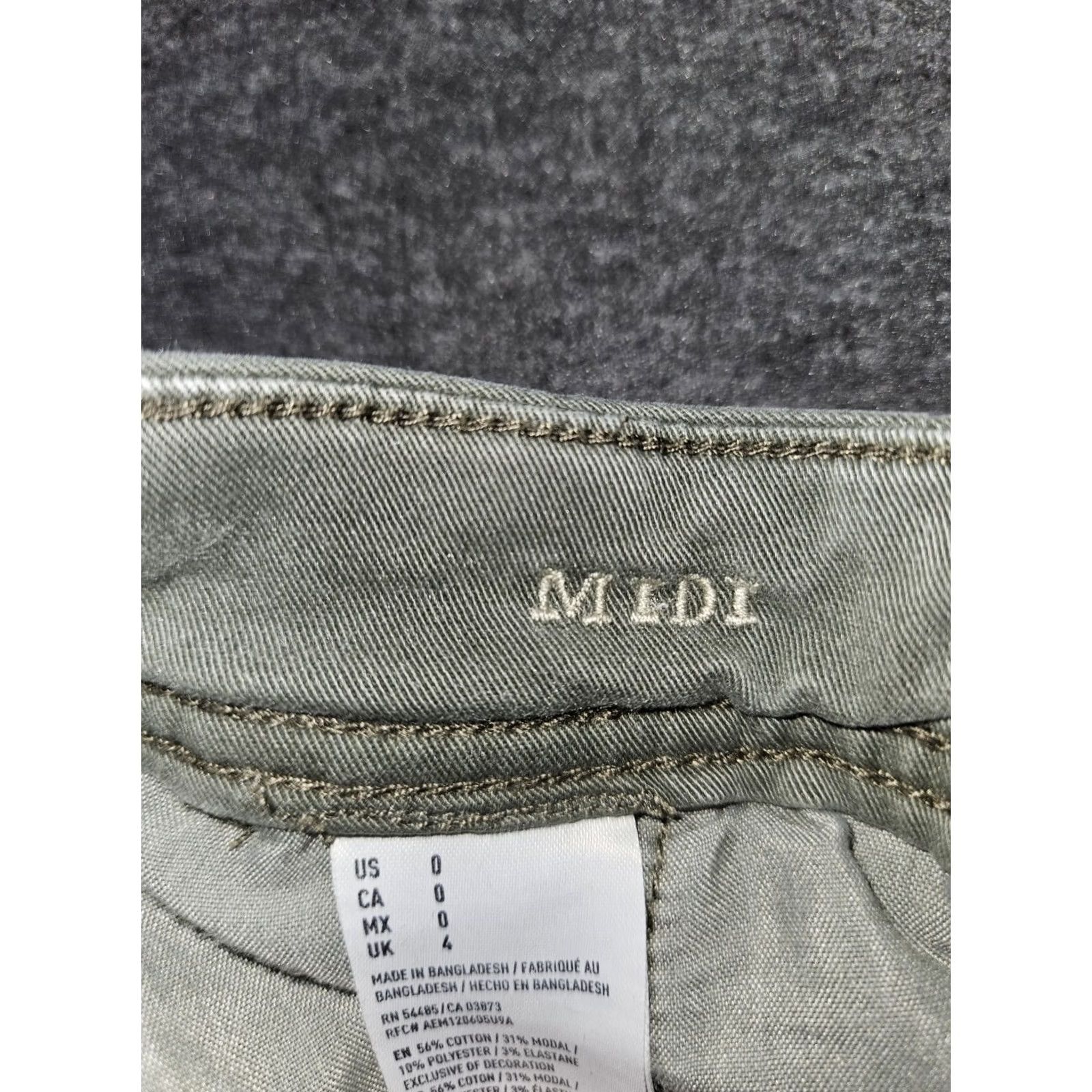 American Eagle Outfitters American Eagler Women's 0 Super Stretch Olive Green Midi Shorts Casual Preppy Size 25" / US 0 / IT 36 - 3 Thumbnail