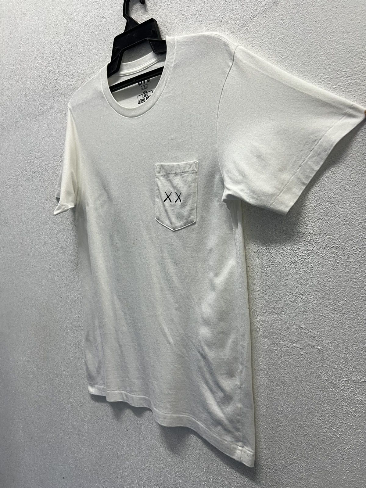 Kaws × Uniqlo UNIQLO KAWS SESAME STREET SHIRT Size US M / EU 48-50 / 2 - 6 Thumbnail