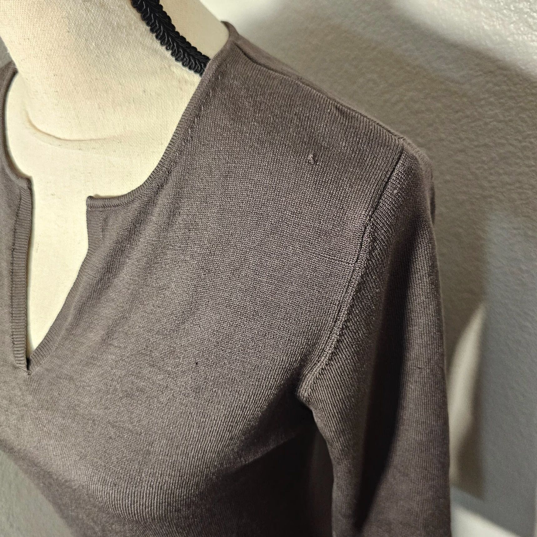 Banana Republic Banana Republic Women's Tunic Blouse Size M 3/4 Sleeve V-Neck Silk Blend Gray Brown Size M / US 6-8 / IT 42-44 - 2 Thumbnail