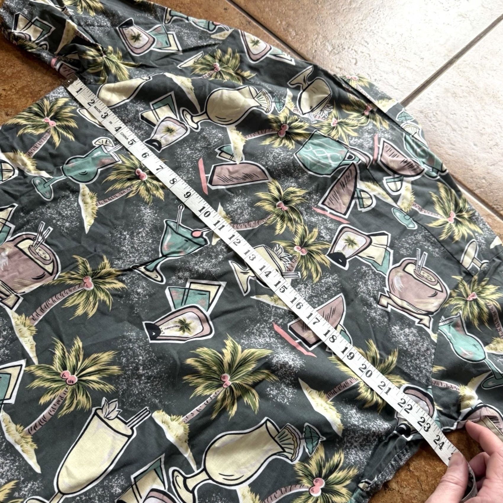 Reyn Spooner VTG Reyn Spooner Joe Kealoha Hawaiian Shirt Men’s M Tiki Floral Drinks Hula Girl Size US M / EU 48-50 / 2 - 7 Thumbnail